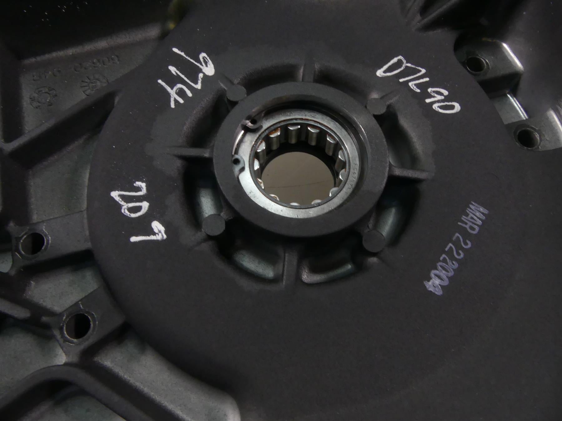 2004 Harley Softail FLSTFI Fat Boy Inner Primary Drive Clutch Cover 60620-94B {{ shop.shopifyCountryName }} - Mototech271