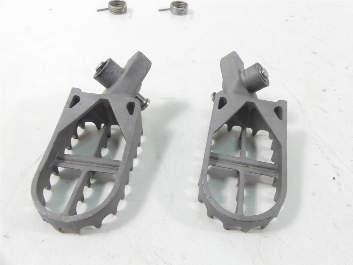 2011 BMW R1200GS K255 Adv Front Rider Driver Footpeg Footrest Set 46717694557 {{ shop.shopifyCountryName }} - Mototech271