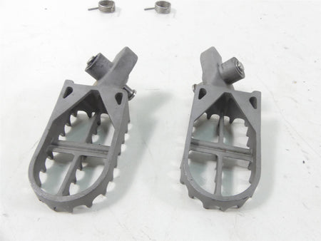 2011 BMW R1200GS K255 Adv Front Rider Driver Footpeg Footrest Set 46717694557 {{ shop.shopifyCountryName }} - Mototech271