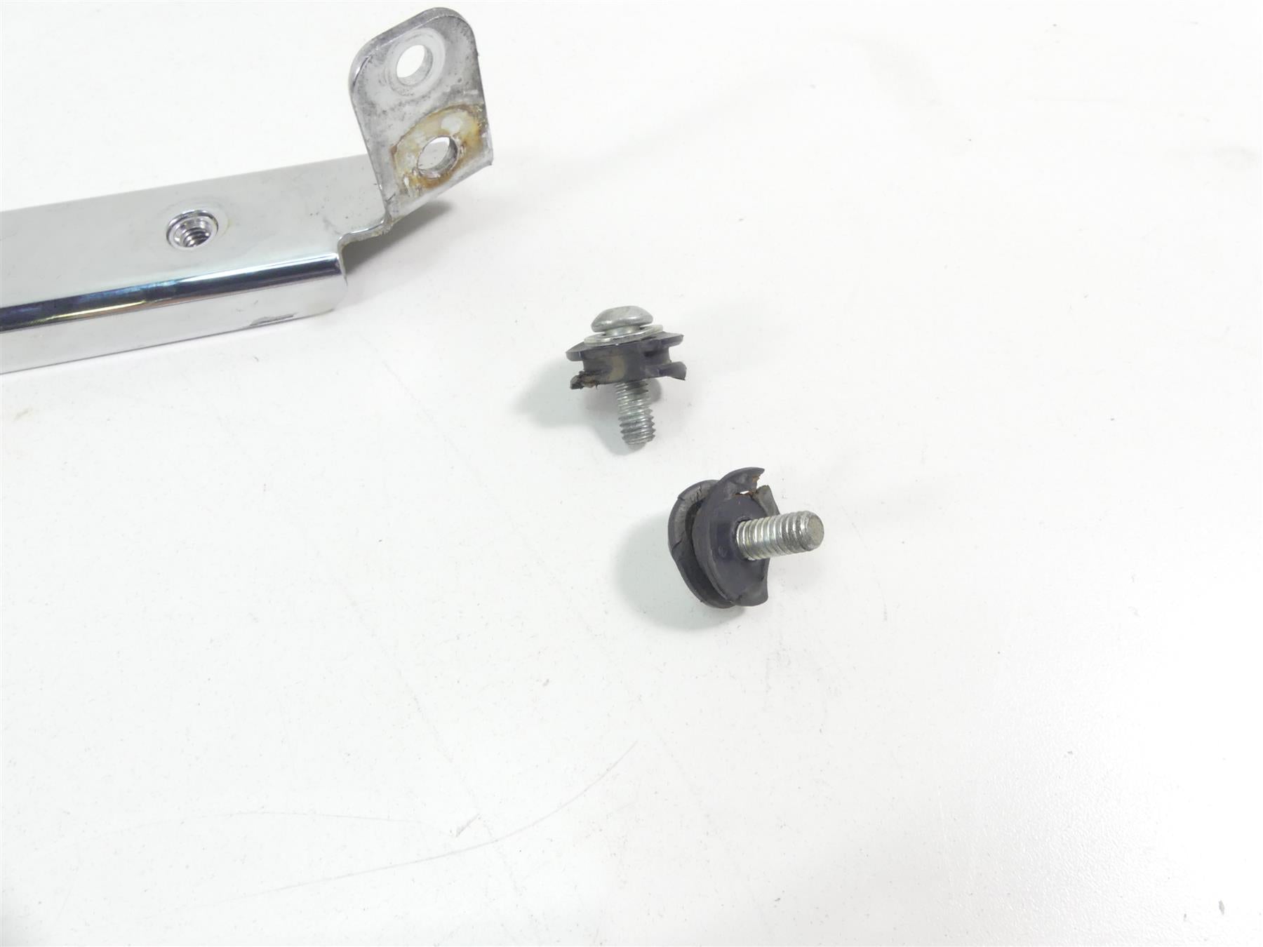 2004 Harley FLHTC SE CVO Electra Glide Saddlebag Guard Rail Set 90718-79 {{ shop.shopifyCountryName }} - Mototech271