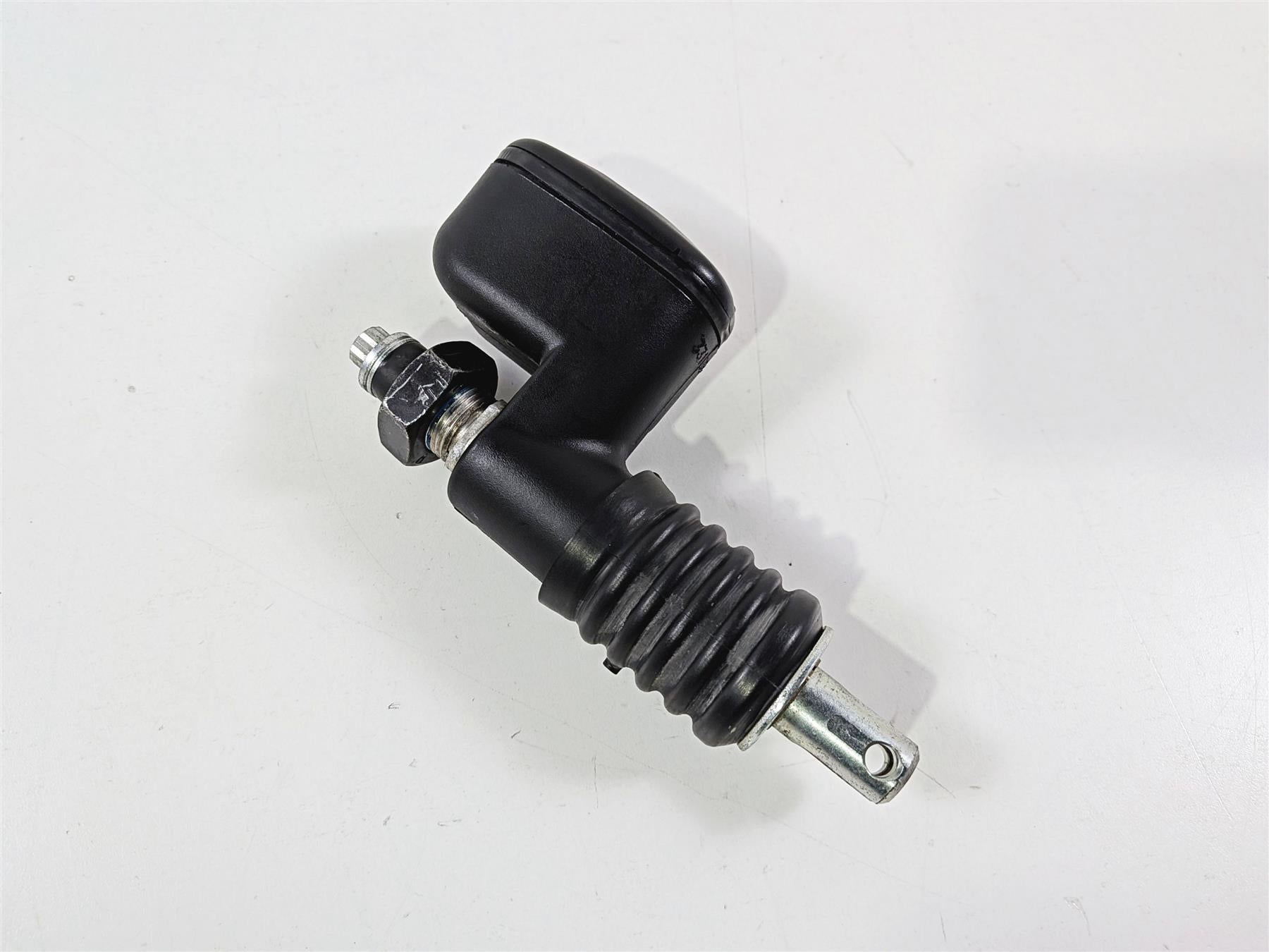 2014 Harley FXSB Softail Breakout Rear Brake Master Cylinder 41767-05E-Mototech271