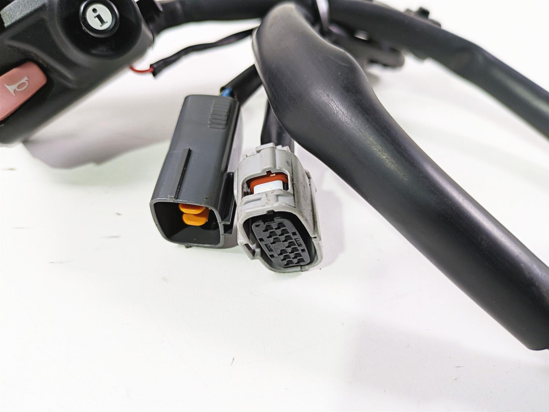 2013 Triumph Tiger 1215 Explorer Left Hand Turn Signal Control Switch T2042035 {{ shop.shopifyCountryName }} - Mototech271