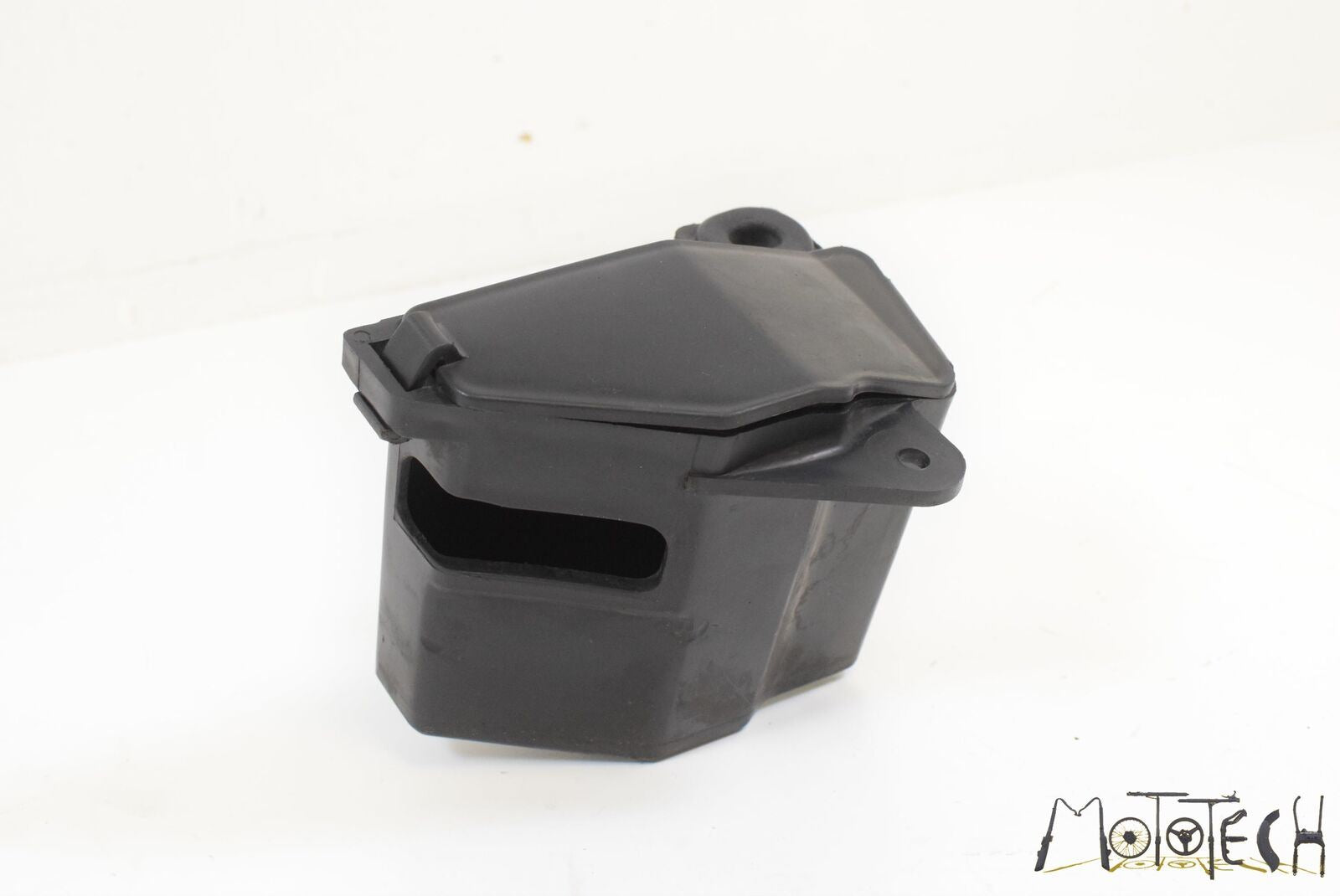 1982 Yamaha XS650 S Storage Tool Box Container 5V4-21258-00-00 {{ shop.shopifyCountryName }} - Mototech271