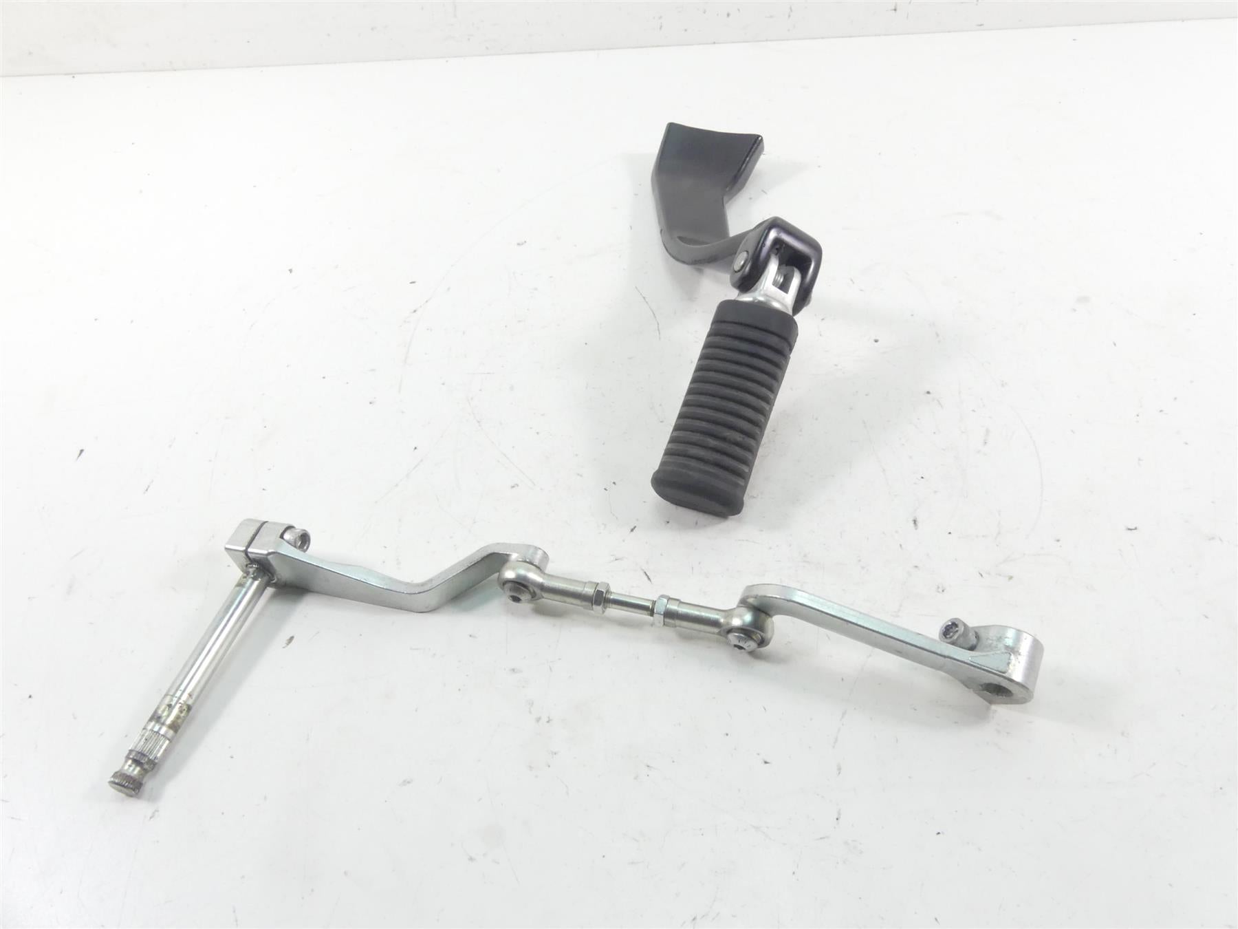 2018 Harley Softail FXBB Street Bob Left Foot Peg & Shifter Linkage 50500603 {{ shop.shopifyCountryName }} - Mototech271