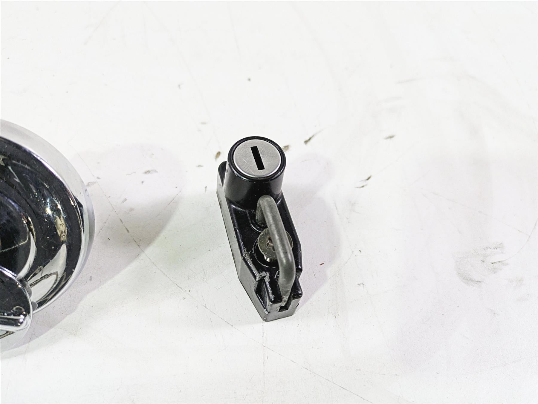 2004 Yamaha XVZ1300 Royal Star Gas Cap Helmet Locl & Key Set {{ shop.shopifyCountryName }} - Mototech271