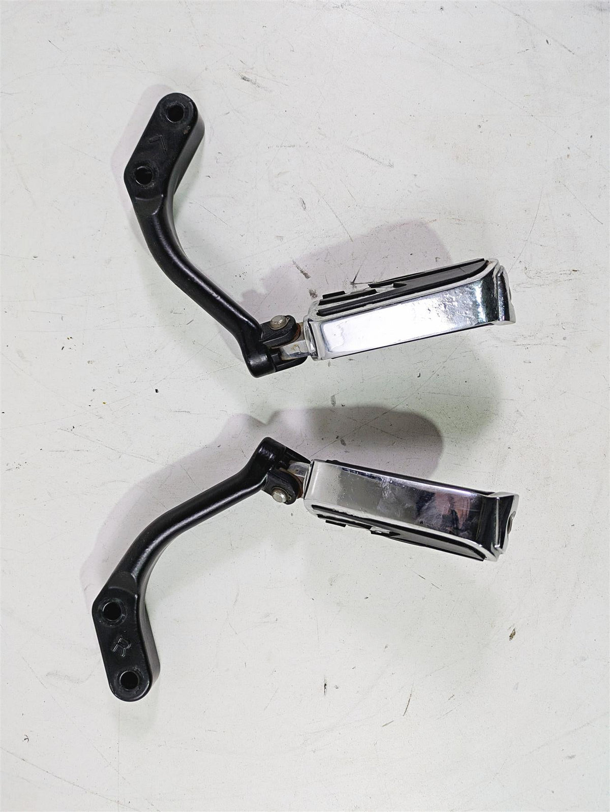 2013 Harley VRSCF Muscle Rod Rear Passenger Foot Peg Set 50822-09 50826-09 {{ shop.shopifyCountryName }} - Mototech271