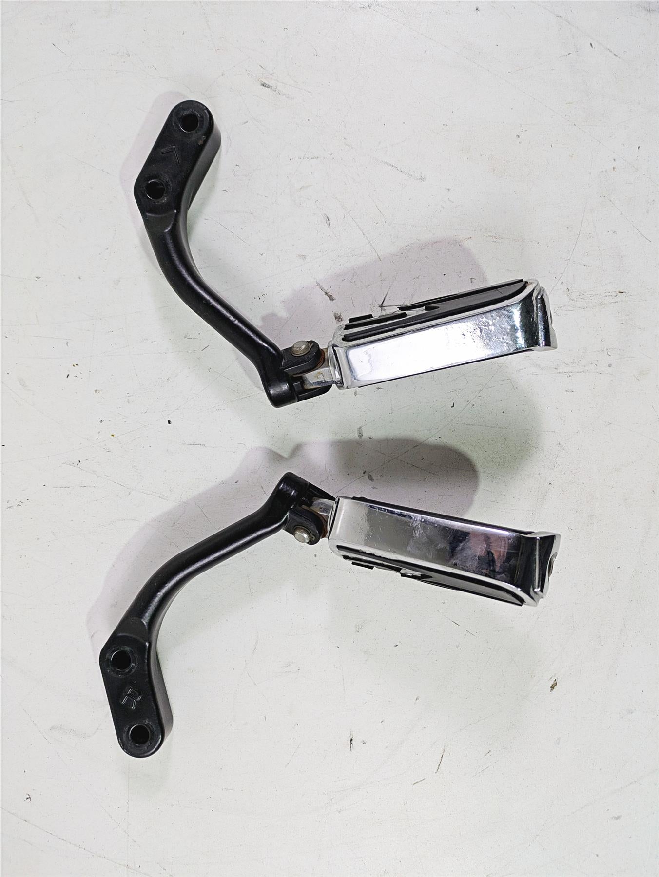 2013 Harley VRSCF Muscle Rod Rear Passenger Foot Peg Set 50822-09 50826-09 {{ shop.shopifyCountryName }} - Mototech271