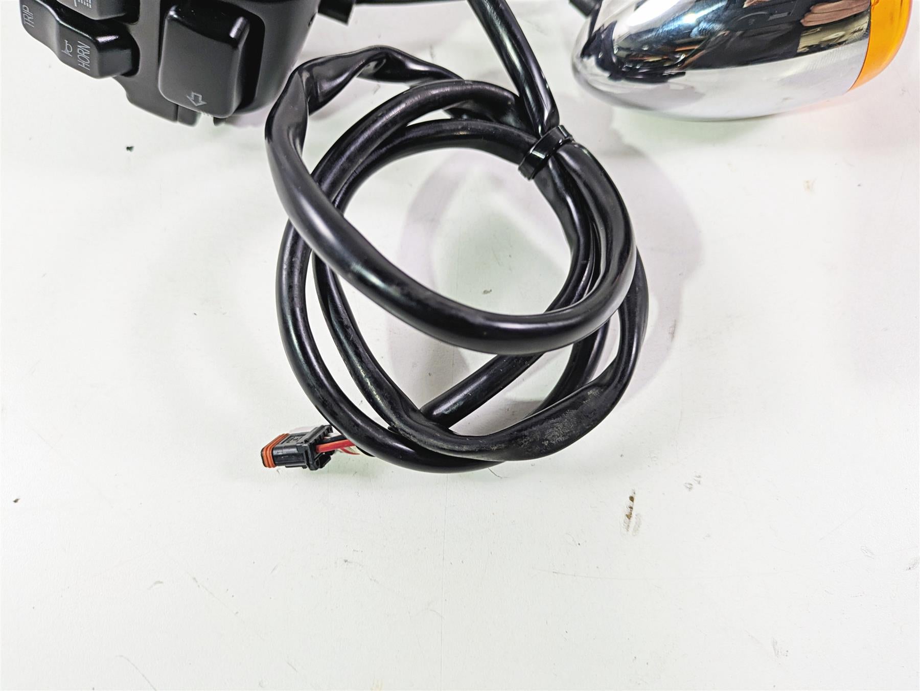 2015 Harley FXDF Dyna Fat Bob Left Hand Control Switch Light Blinker 72943-12A {{ shop.shopifyCountryName }} - Mototech271
