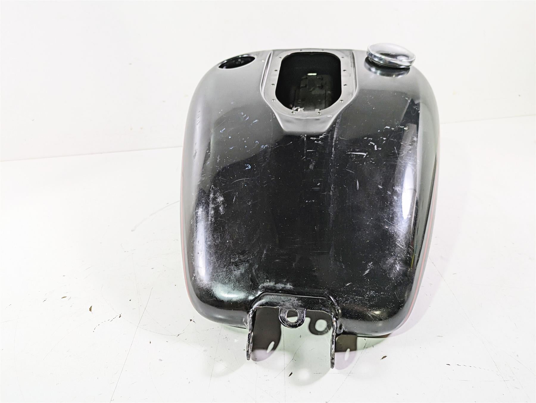 2016 Harley FXDL Dyna Low Rider Fuel Gas Petrol Tank - No Dent 61593-10 {{ shop.shopifyCountryName }} - Mototech271