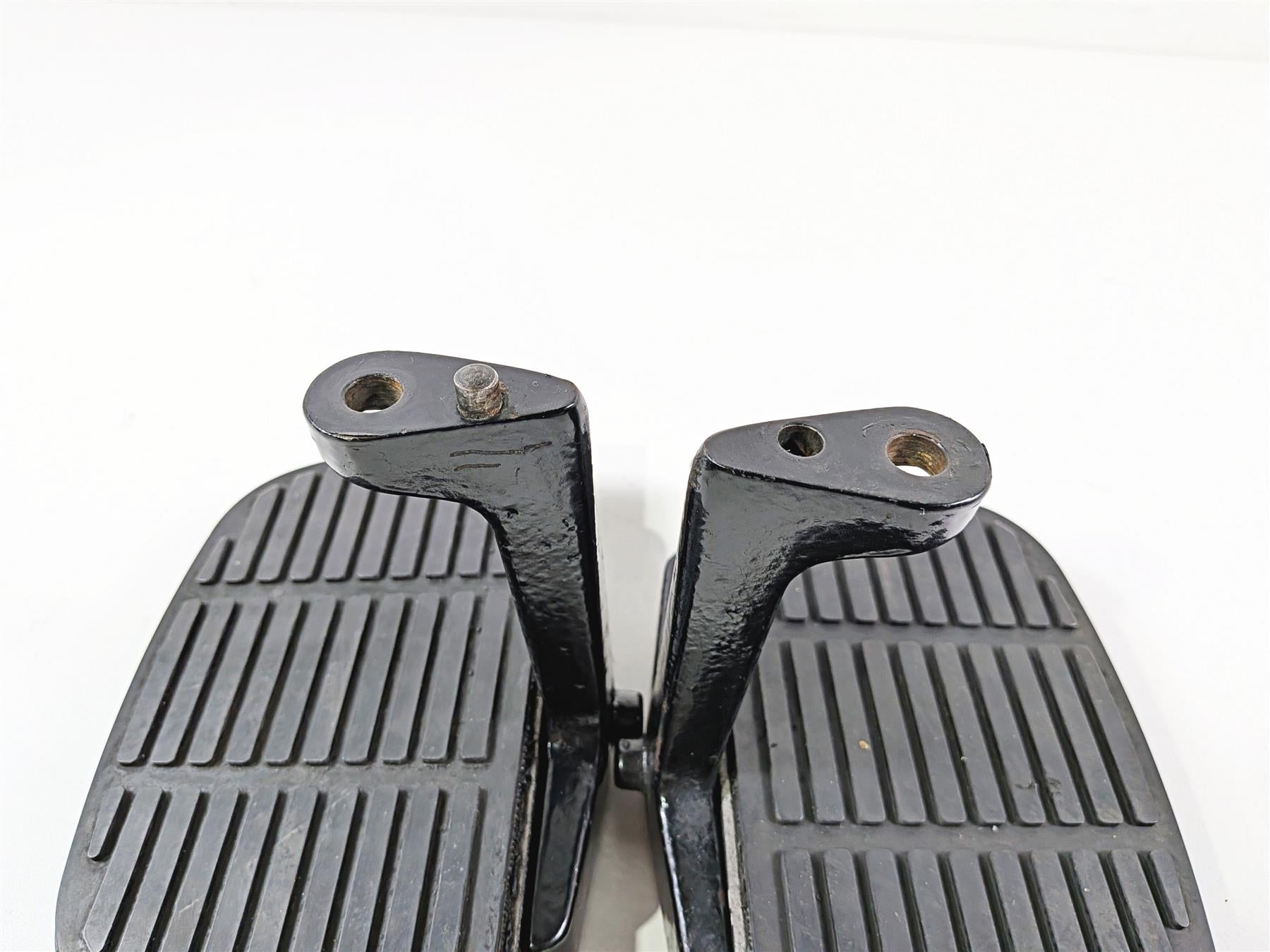 1993 Harley Touring FLHTCU Electra Glide Rear Passenger Floor Board Set 52719-93 {{ shop.shopifyCountryName }} - Mototech271