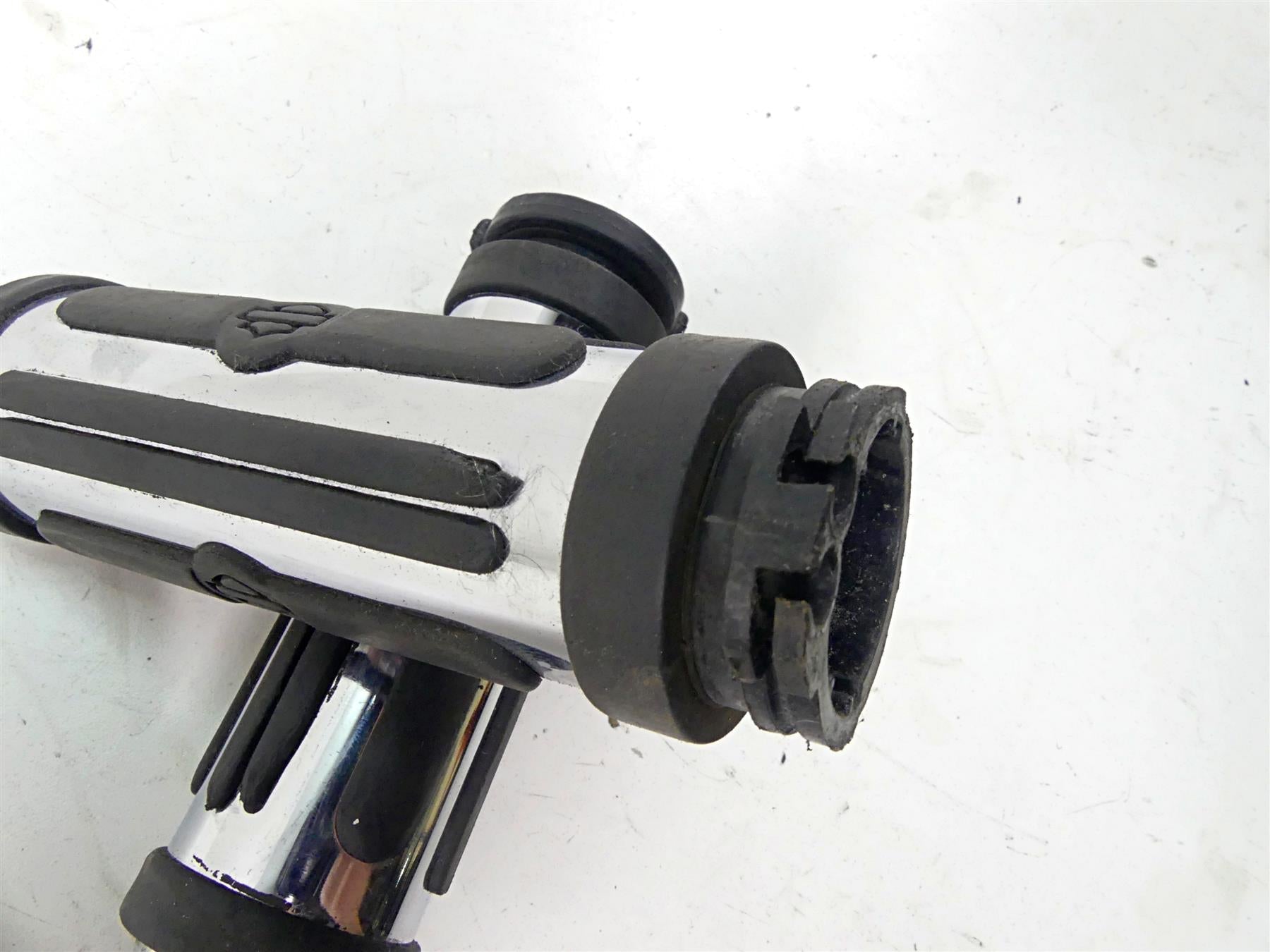2004 Harley Touring FLHTCUI Electra Glide Left Right Hand Grip Set {{ shop.shopifyCountryName }} - Mototech271