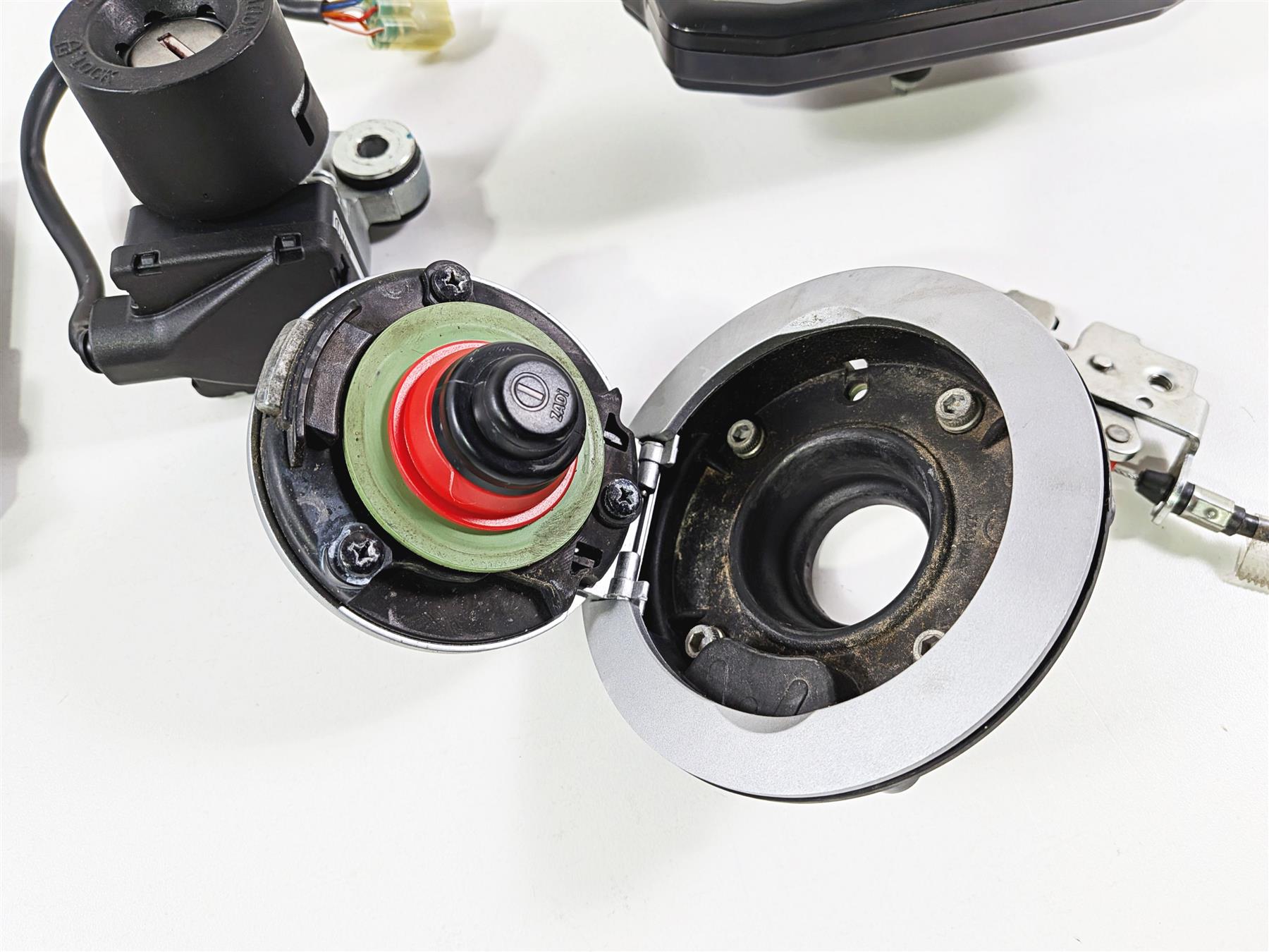 2019 Ducati 959 Panigale Speedometer Cdi Bbox Ignition Switch Key