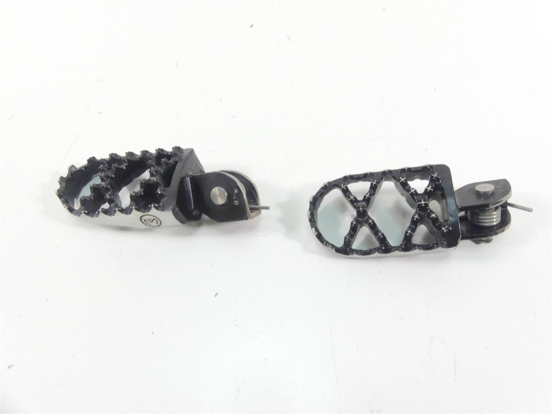 2013 BMW R1200GS GSW K50 Moose Racing Hybrid Front Rider Footpegs 1/2" STBMW-B {{ shop.shopifyCountryName }} - Mototech271