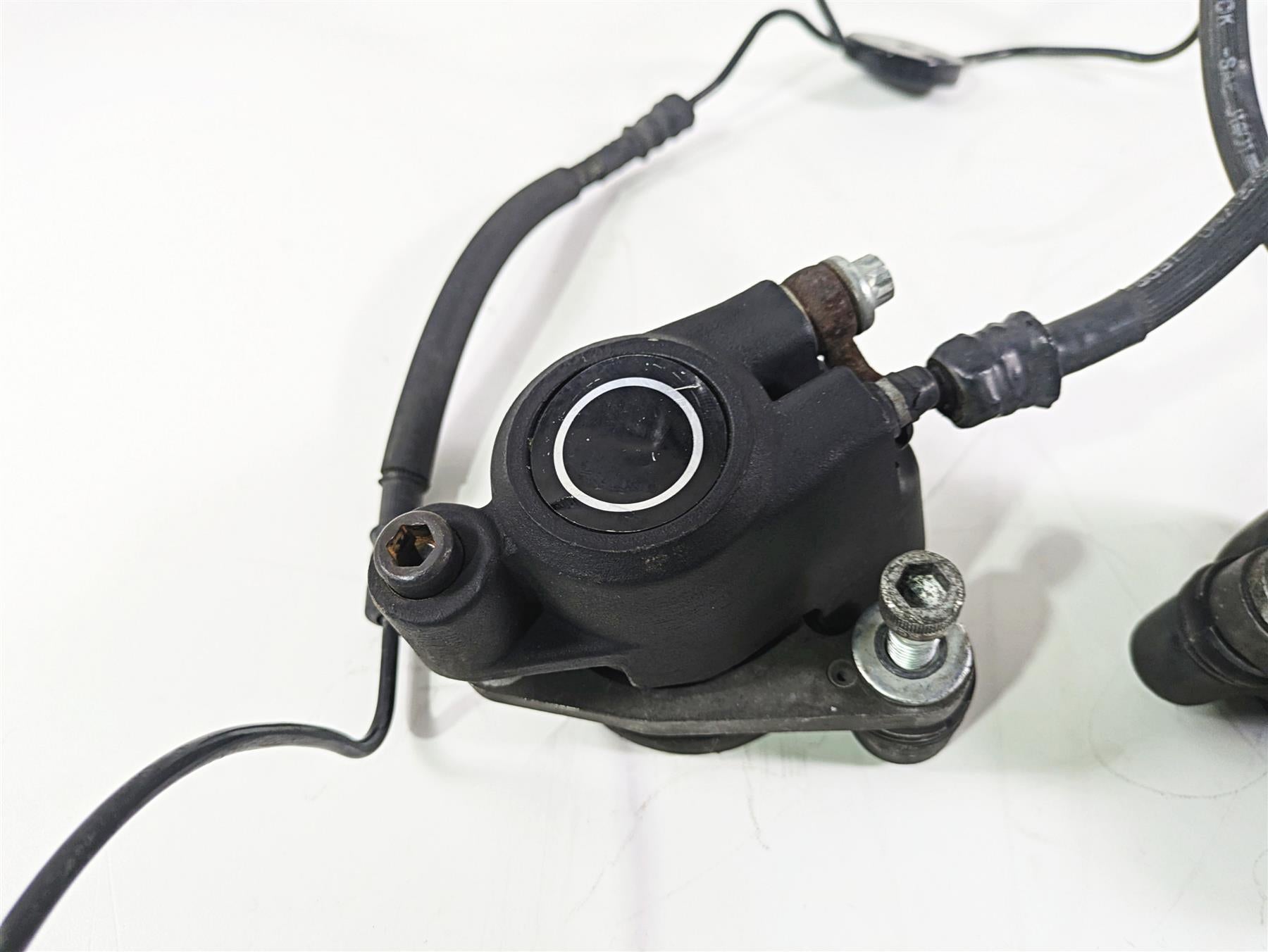 1996 Harley Touring FLHTCUI Electra Glide Front Brake Caliper Set 44023-83C {{ shop.shopifyCountryName }} - Mototech271