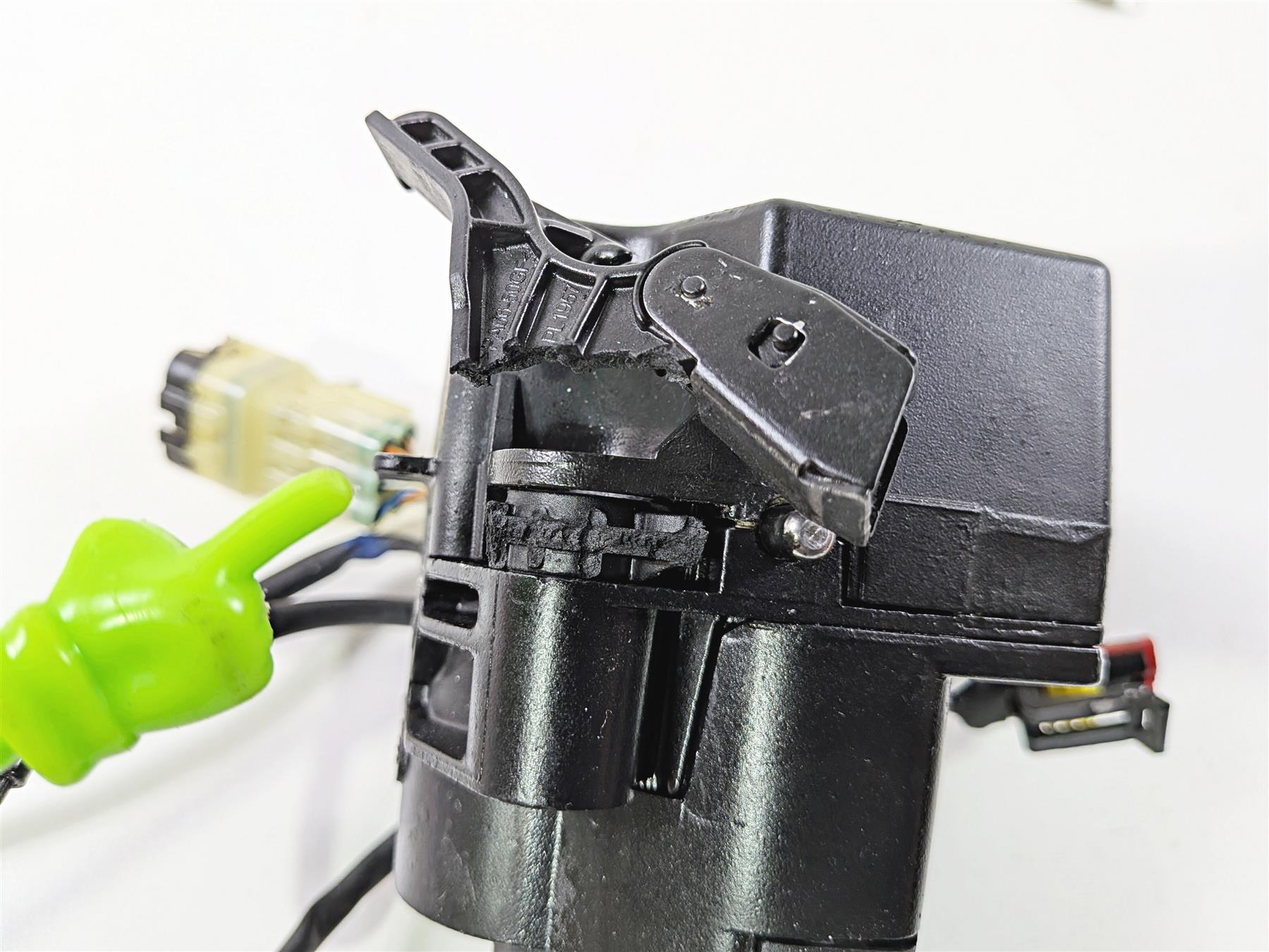 2015 Ducati Diavel Dark Handsfree Keyless Ignition Switch For Parts 28611247B-Mototech271