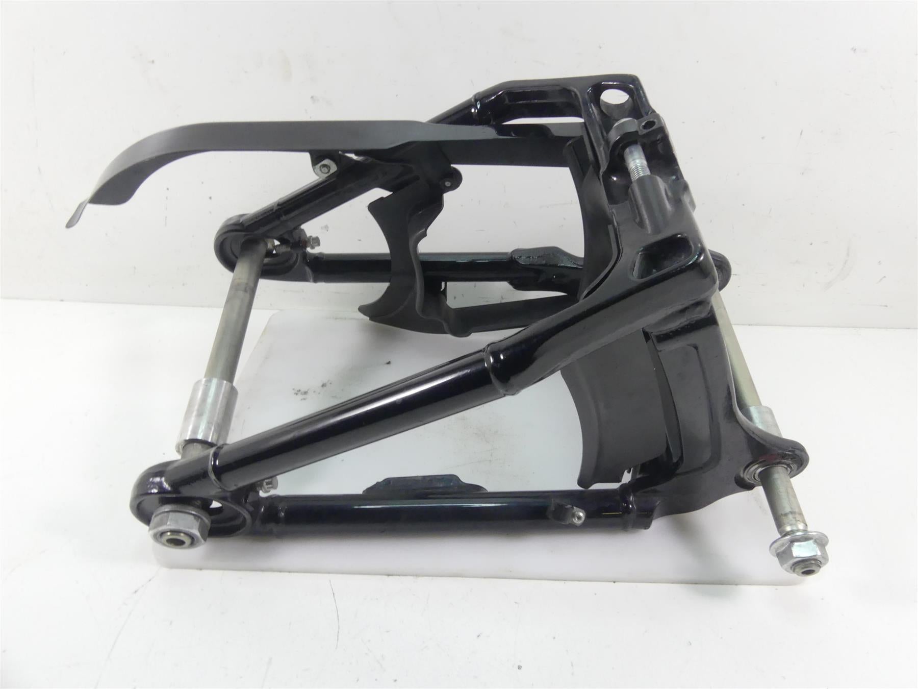 2021 Harley Softail FLSB Sport Glide Swingarm Swing Arm & Guards 47400062 {{ shop.shopifyCountryName }} - Mototech271