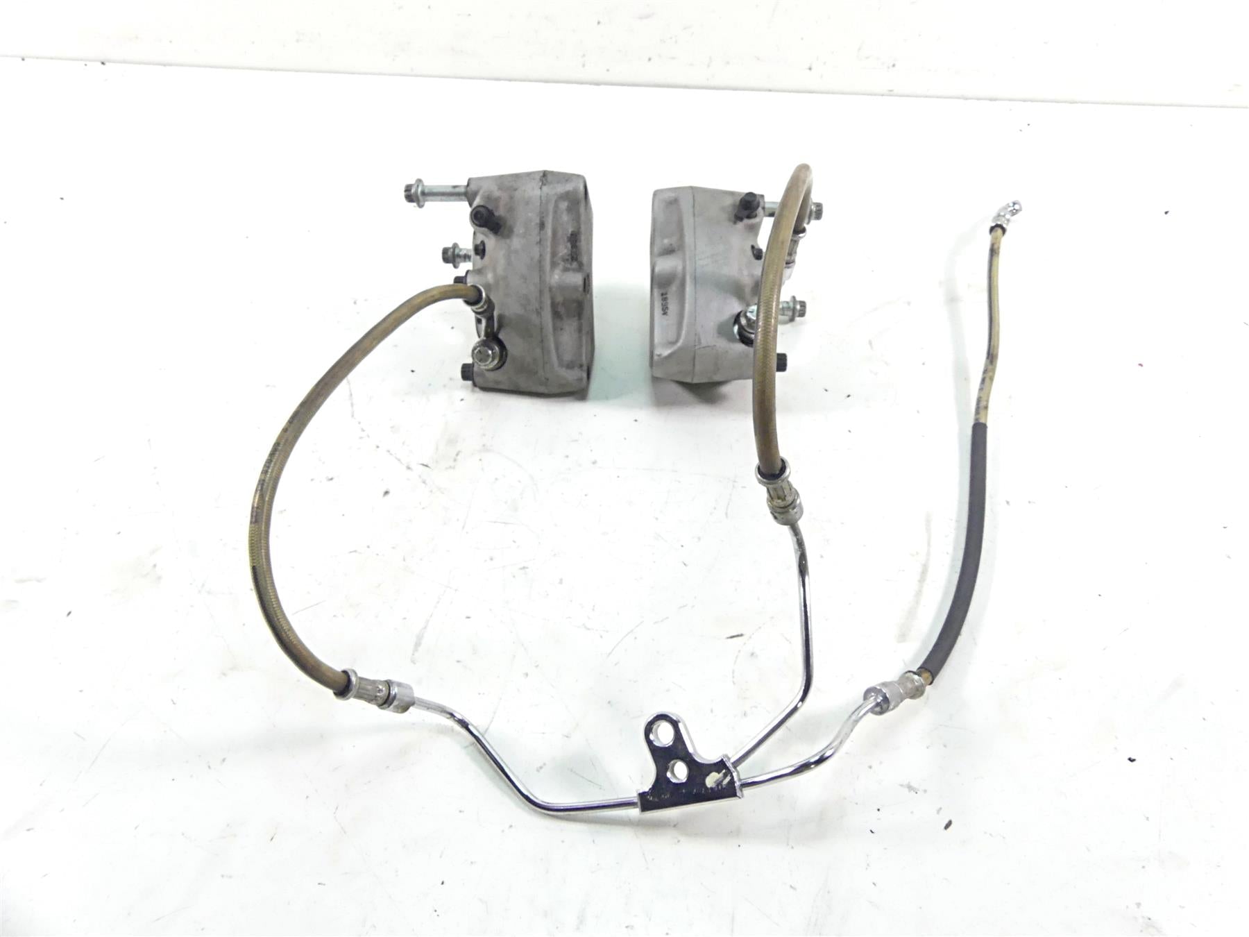 2006 Harley Touring FLHTCU SE E-Glide Front Brake Caliper Set 44381-99 44382-99 {{ shop.shopifyCountryName }} - Mototech271