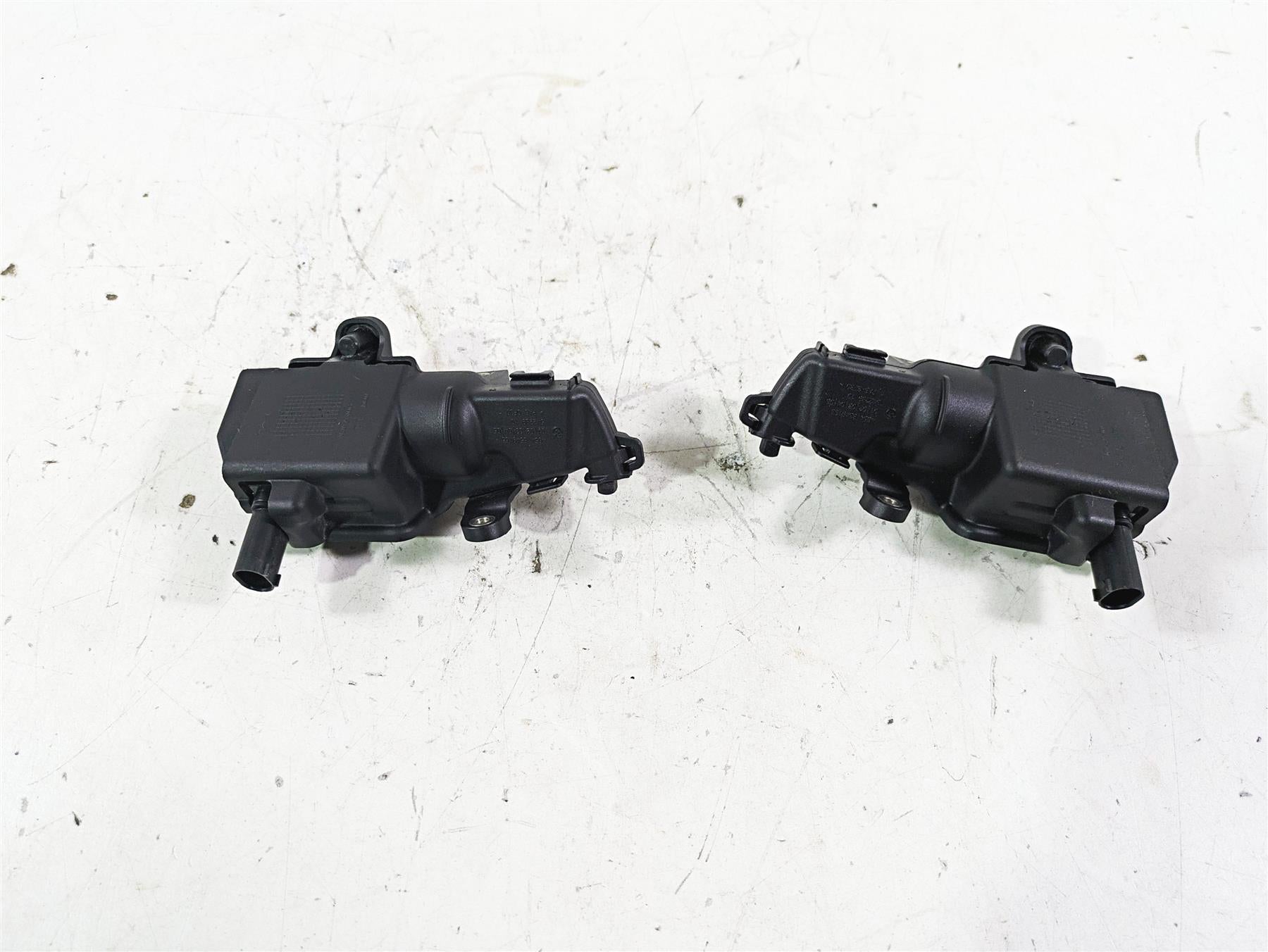 2022 BMW R1250 RT K052 Saddlebag Saddle Bag Lock Set 46547724037 {{ shop.shopifyCountryName }} - Mototech271