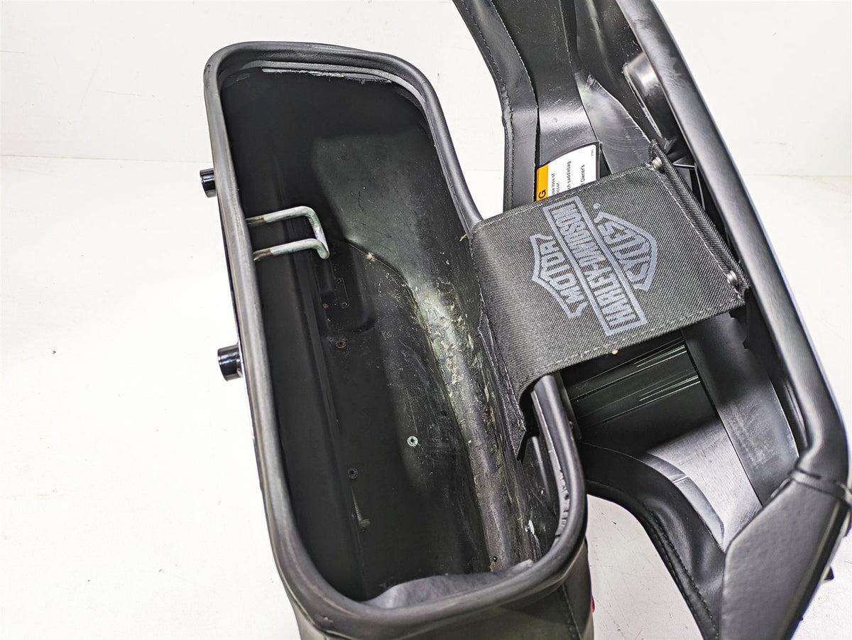 2019 Harley FLHCS Softail Heritage Right Saddle Bag Saddlebag 90201436 {{ shop.shopifyCountryName }} - Mototech271