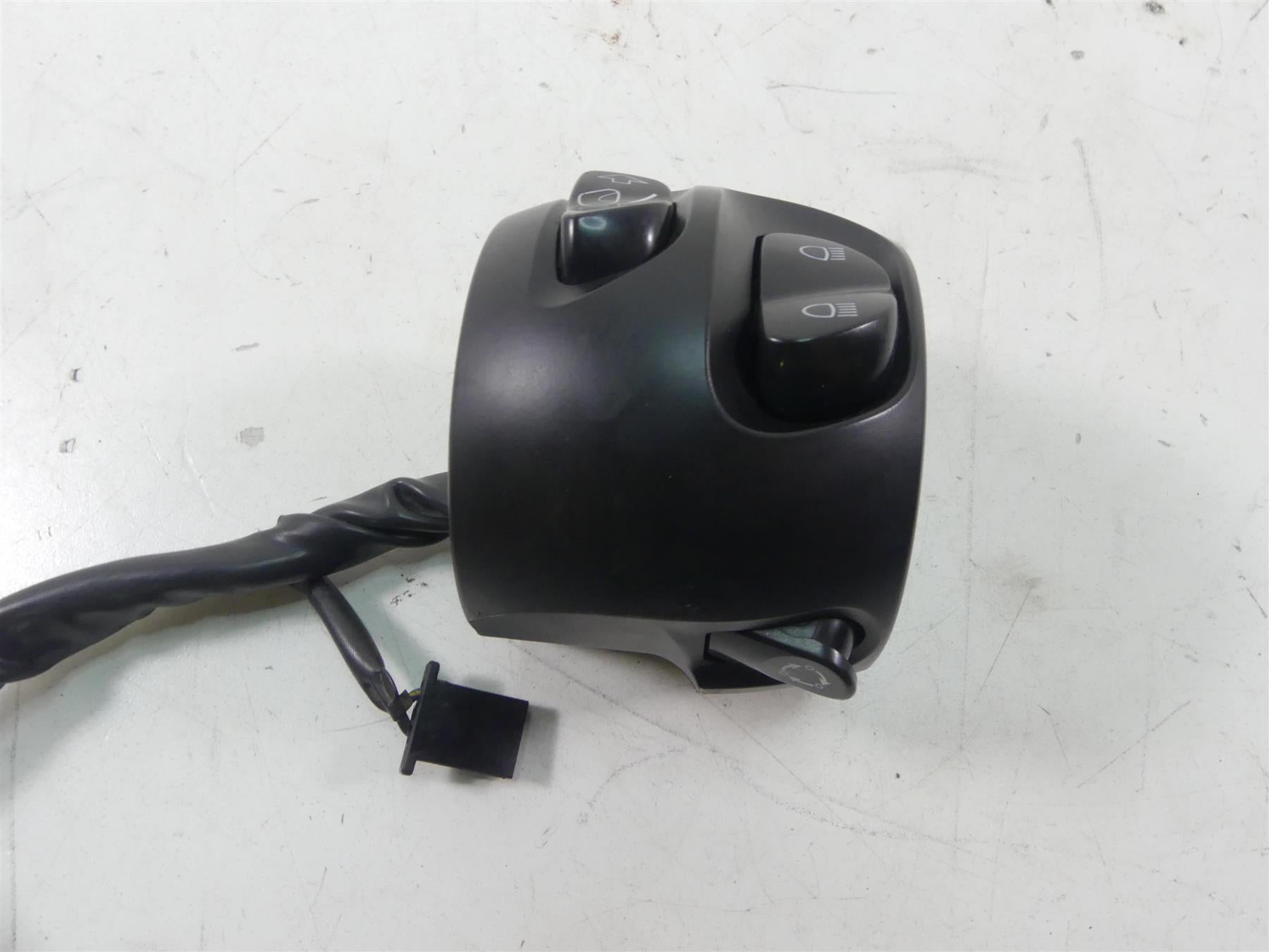 2011 Victory Vision Tour Left Hand Turn Signal Windshield Control Switch 4011993 {{ shop.shopifyCountryName }} - Mototech271