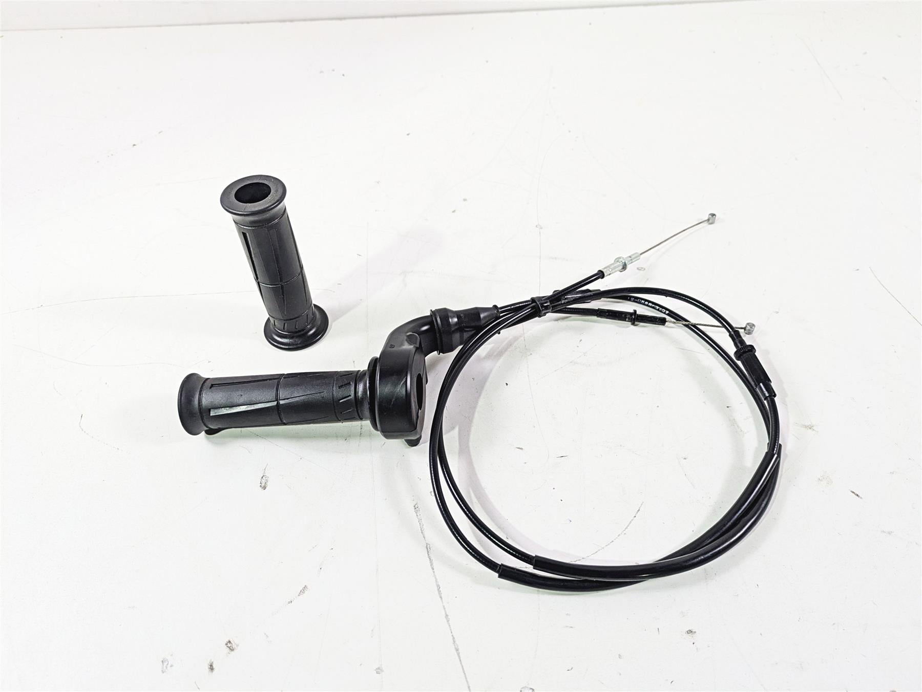 2024 Kawasaki ZX6R ZX636 Ninja Throttle Grip Handle Cable Set 46019-0020 {{ shop.shopifyCountryName }} - Mototech271