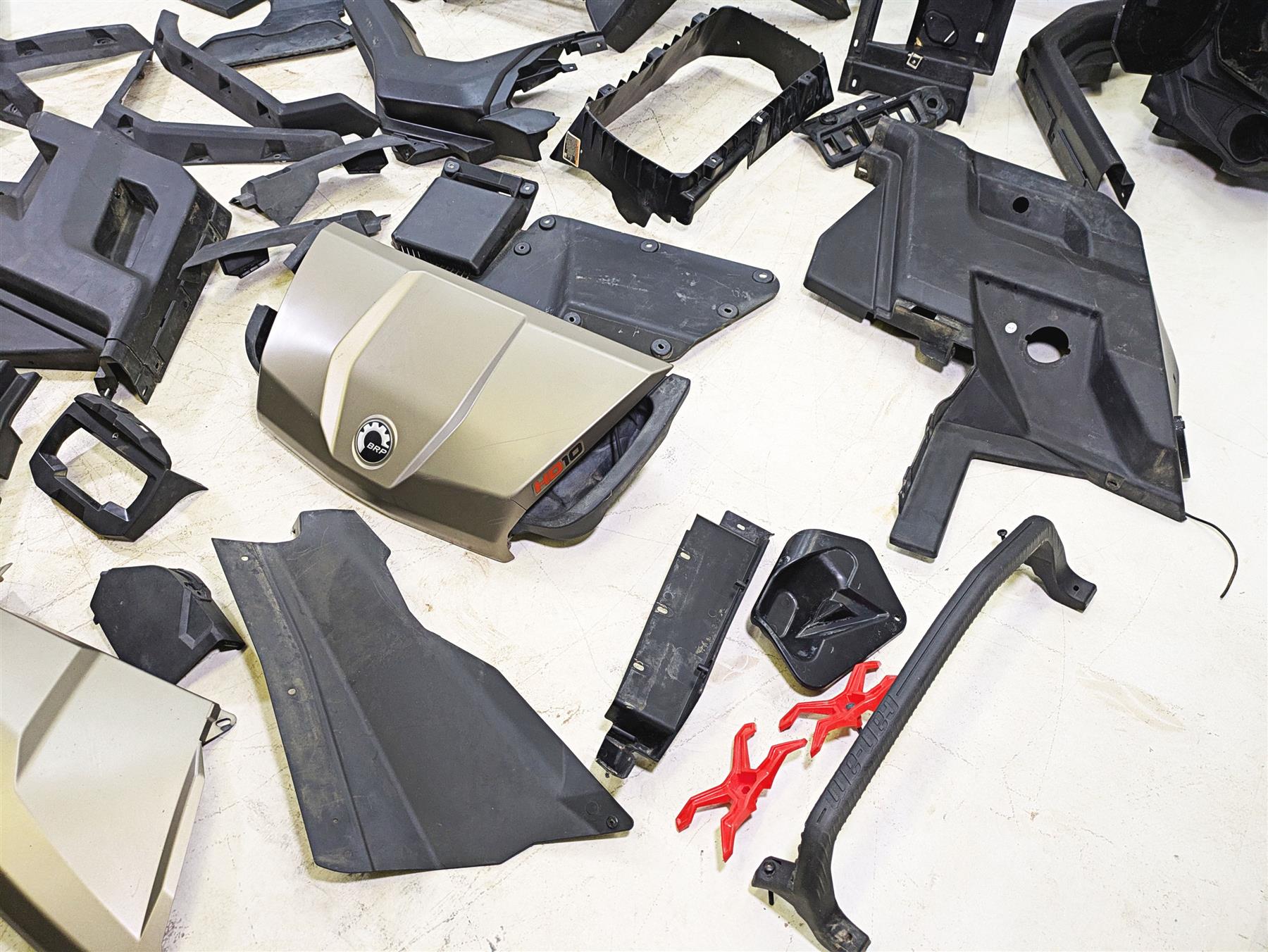 2022 Can-Am Defender XMR HD10 Body Plastic Covers Interior Tank Set 707900740 {{ shop.shopifyCountryName }} - Mototech271