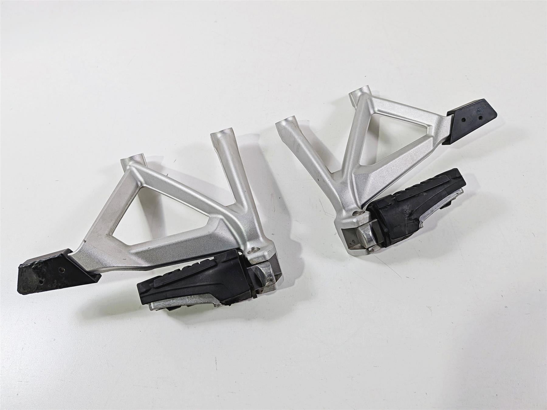 2019 BMW R1250GS K50 Rear Passenger Foot Peg Rest Set -Read 46718556264 46718556265 {{ shop.shopifyCountryName }} - Mototech271