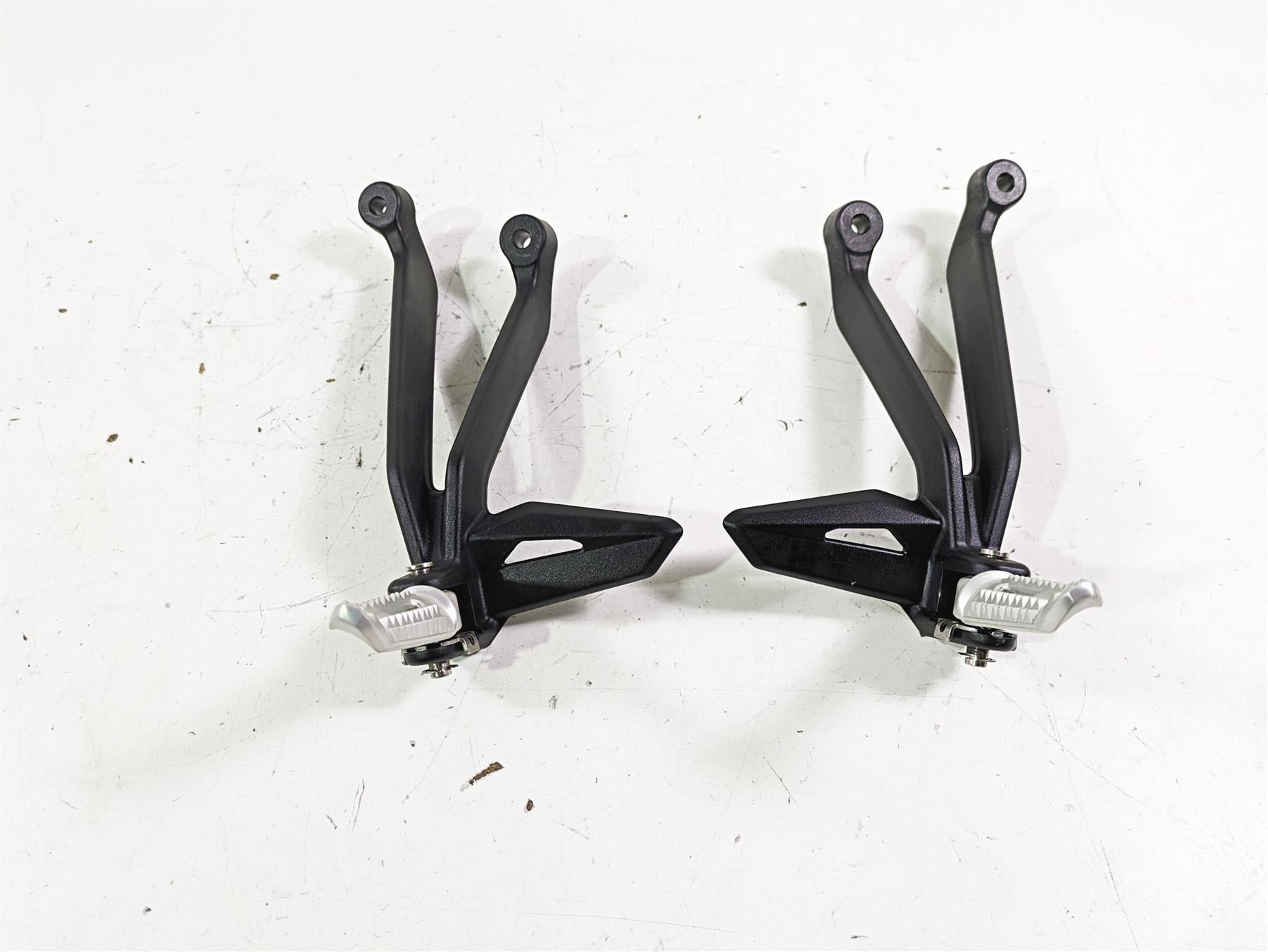 2023 Triumph Street Triple 765 RS Rear Passenger Footpeg Set T2088156 T2088157 {{ shop.shopifyCountryName }} - Mototech271