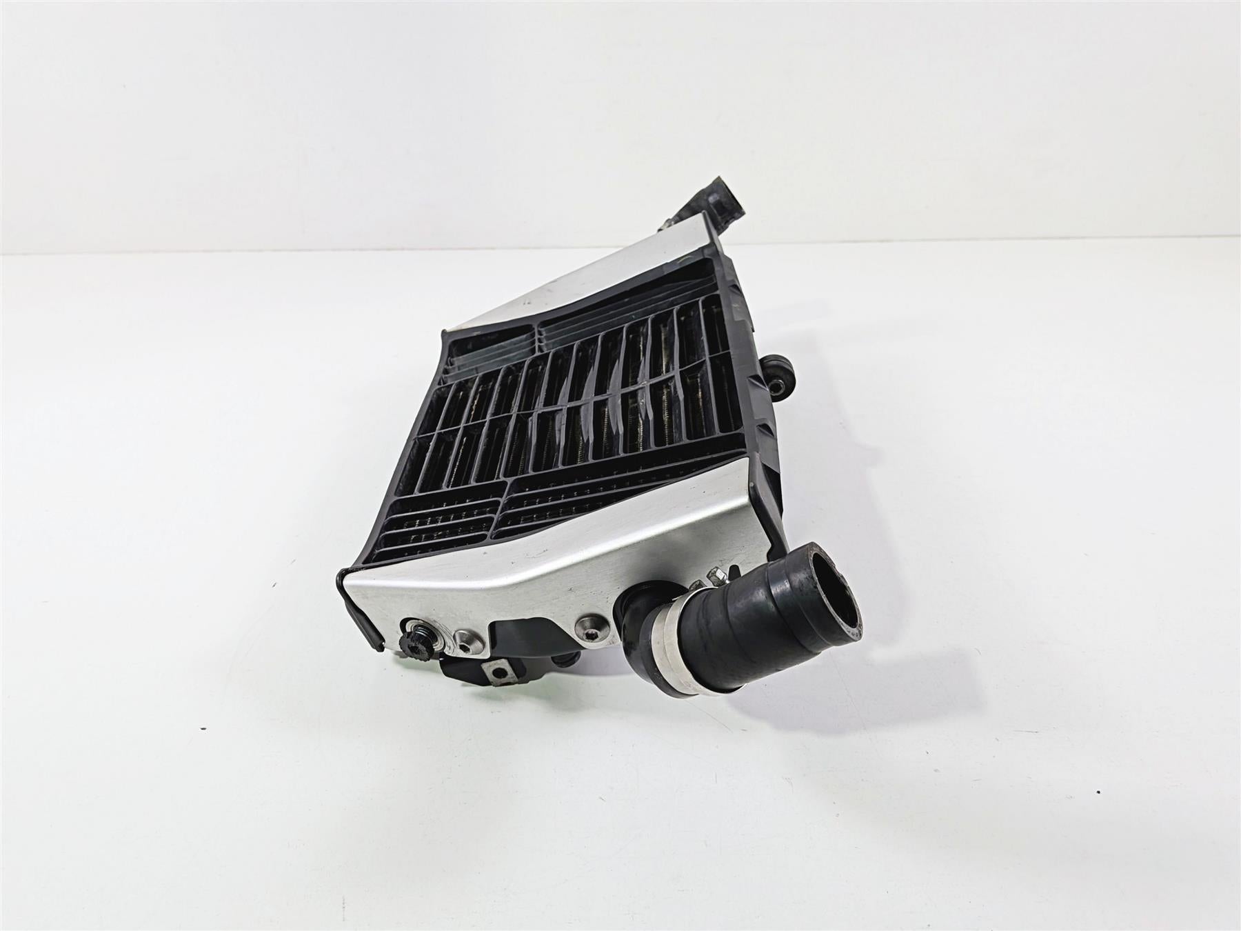 2009 Yamaha VMX17 V-Max 1700 Lower Radiator Cover Hoses Set 2S3-12461-19-00-Mototech271