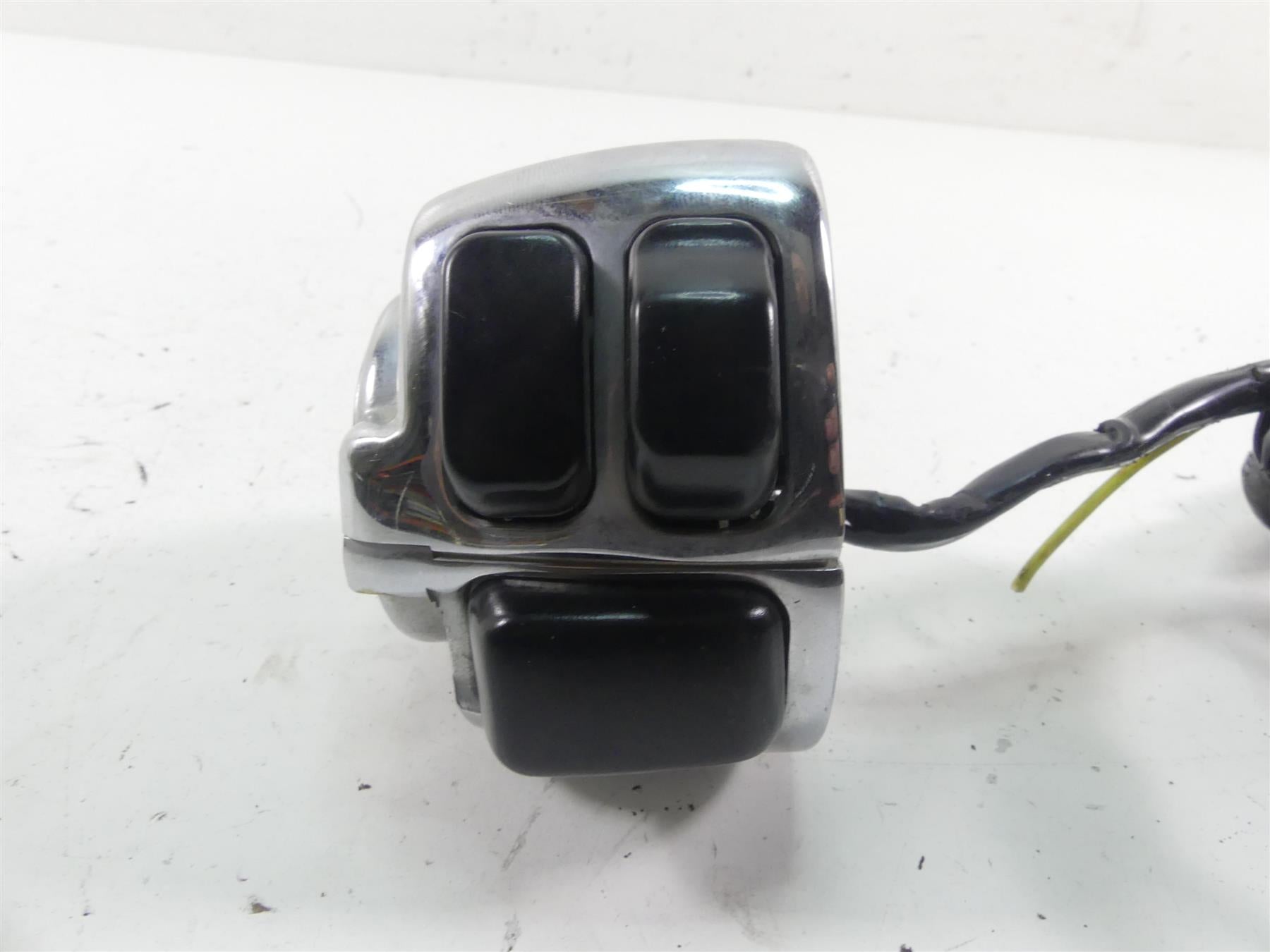 1998 Harley Dyna FXDL Low Rider Left Hand Turn Signal Control Switch 71682-06A {{ shop.shopifyCountryName }} - Mototech271