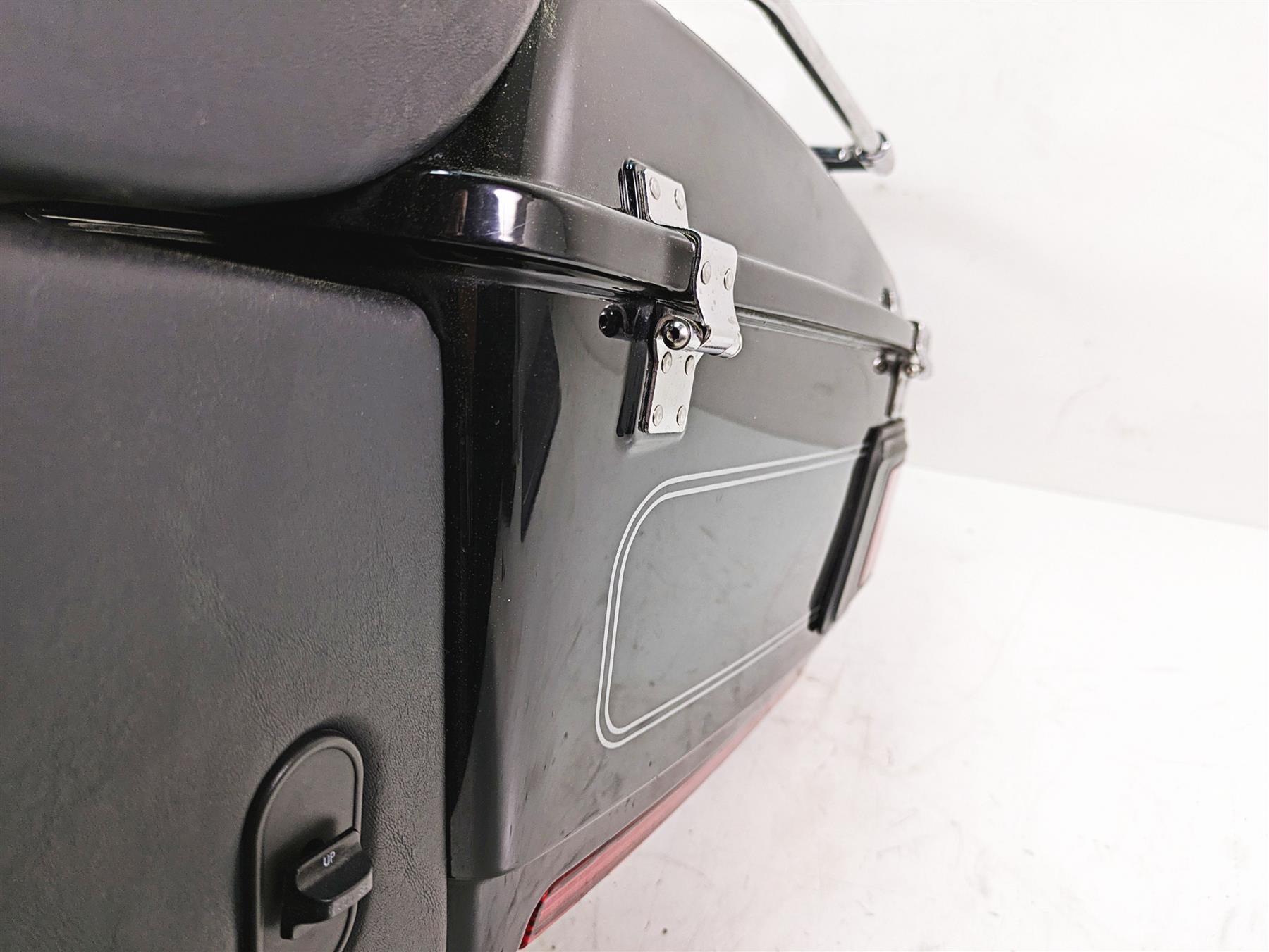 2009 Harley Touring FLHTCU Electra Glide Rear Trunk & Speaker Set 53217-09 {{ shop.shopifyCountryName }} - Mototech271
