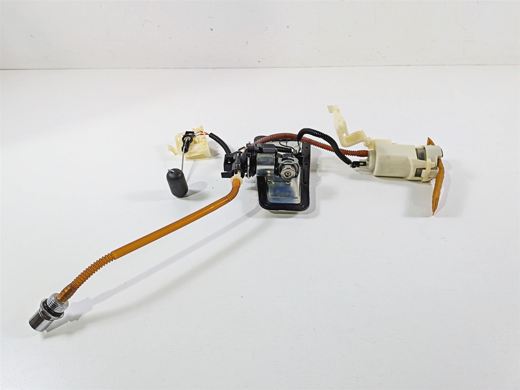 2009 Harley FXCWC Softail Rocker Fuel Gas Petrol Pump - Tested 75283-08 {{ shop.shopifyCountryName }} - Mototech271