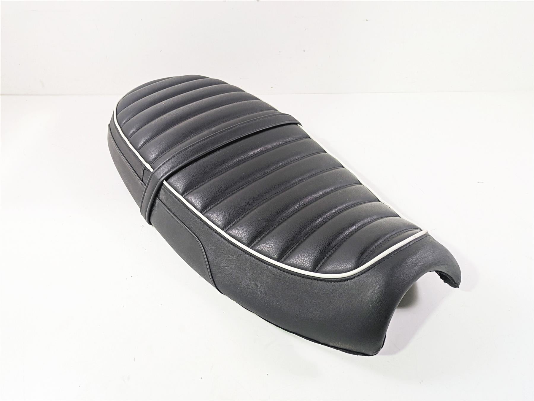 2013 Triumph Bonneville Rider Driver Duo Seat Saddle - No Tears T2302334
