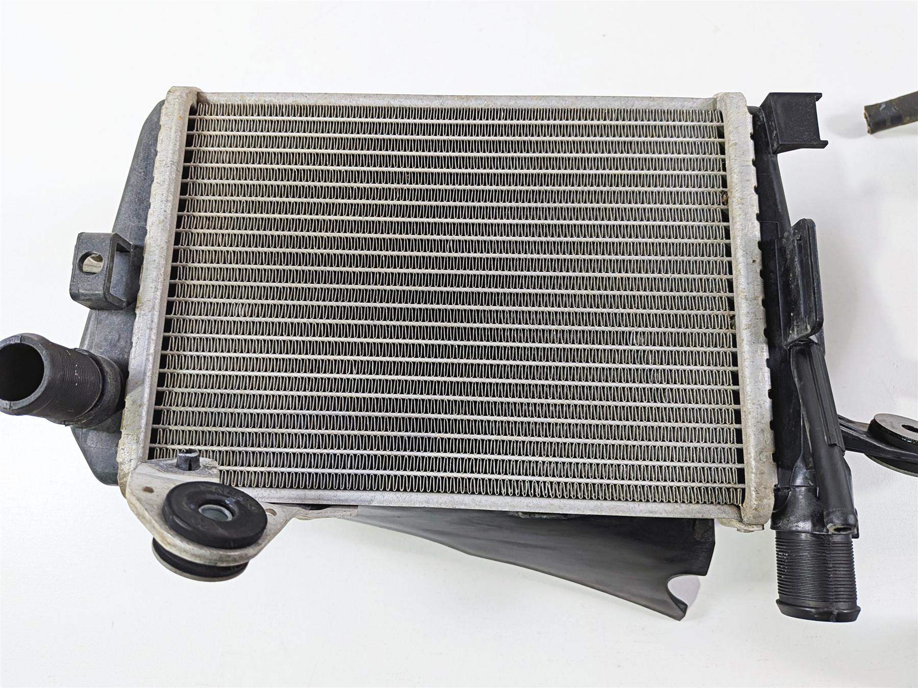2015 BMW R1200GS K50 Right Left Radiator Fan & Covers -No Leaks 17118546416 {{ shop.shopifyCountryName }} - Mototech271
