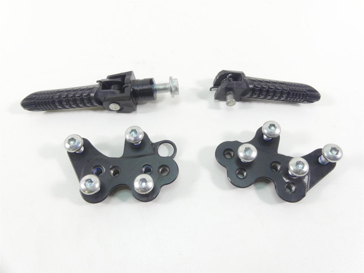 2022 Suzuki GSXR750 Front Rider Driver Footpeg Foot Peg Set 43511-14J10 {{ shop.shopifyCountryName }} - Mototech271