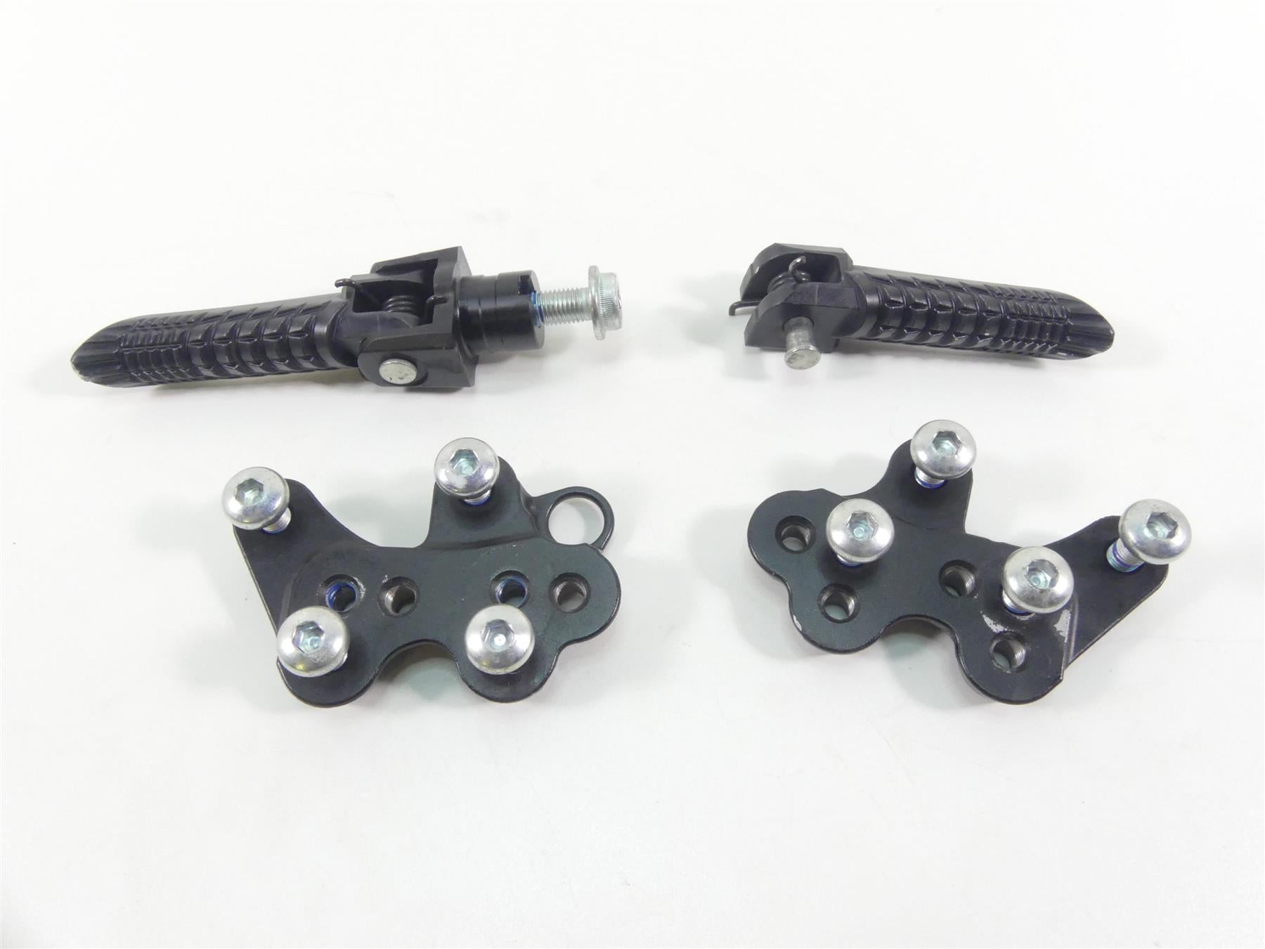 2022 Suzuki GSXR750 Front Rider Driver Footpeg Foot Peg Set 43511-14J10 {{ shop.shopifyCountryName }} - Mototech271