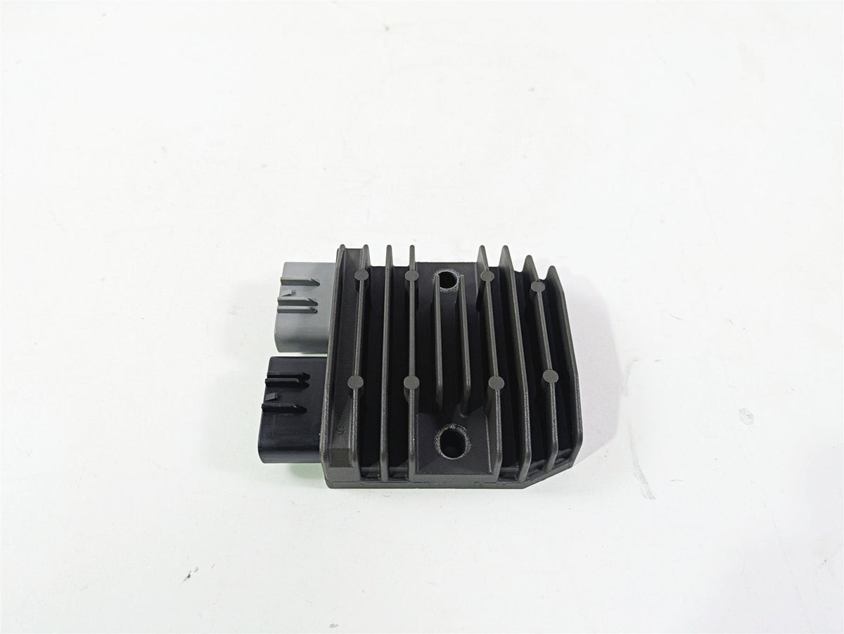 2009 Yamaha FZ1 FZS10 Fazer Rectifier Voltage Regulator FH012AA 1D7-81960-01-00 {{ shop.shopifyCountryName }} - Mototech271