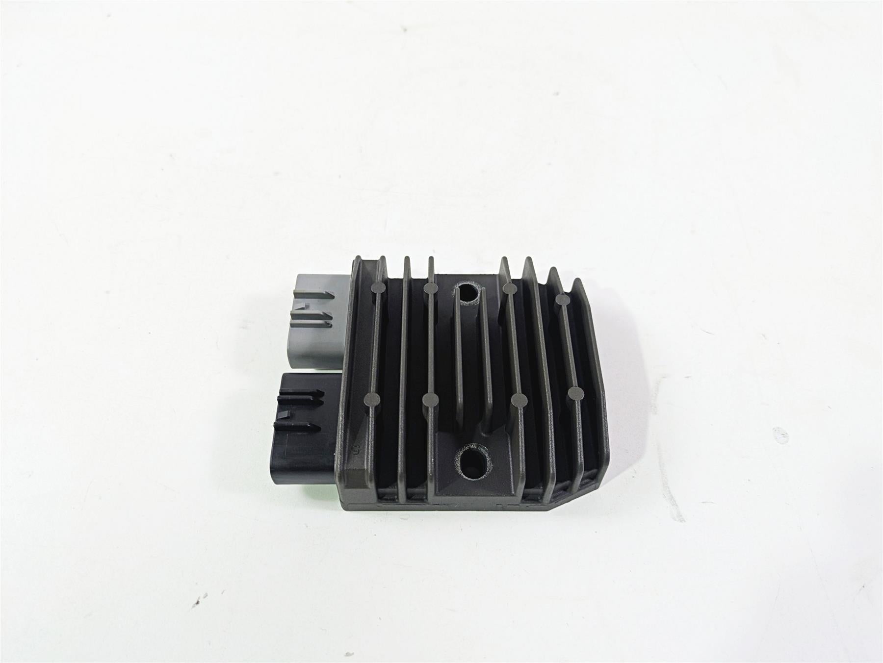 2009 Yamaha FZ1 FZS10 Fazer Rectifier Voltage Regulator FH012AA 1D7-81960-01-00 {{ shop.shopifyCountryName }} - Mototech271