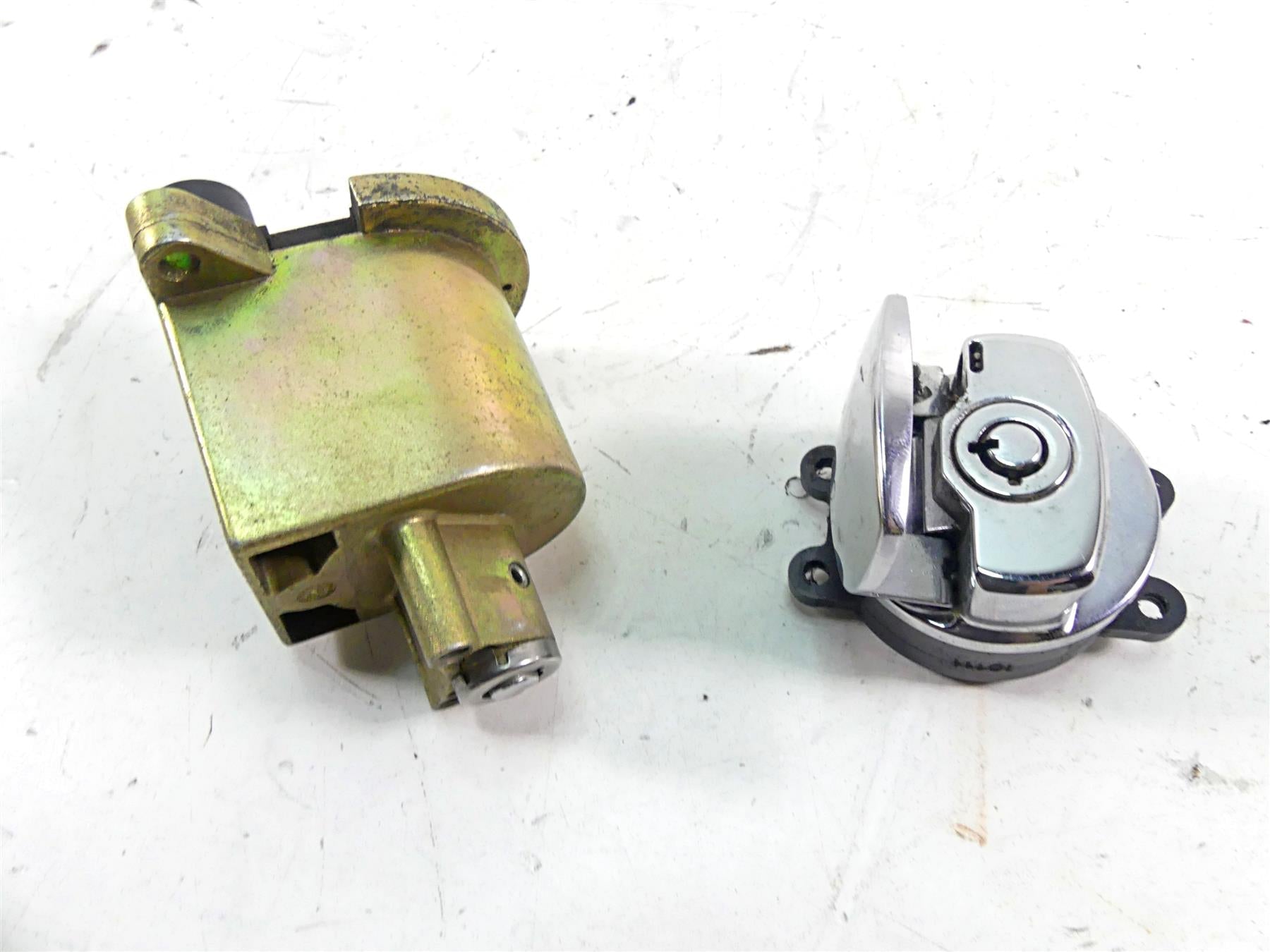 2010 Harley Touring FLHRC Road King Ignition Switch Steering Lock -Vin 71313-96A {{ shop.shopifyCountryName }} - Mototech271
