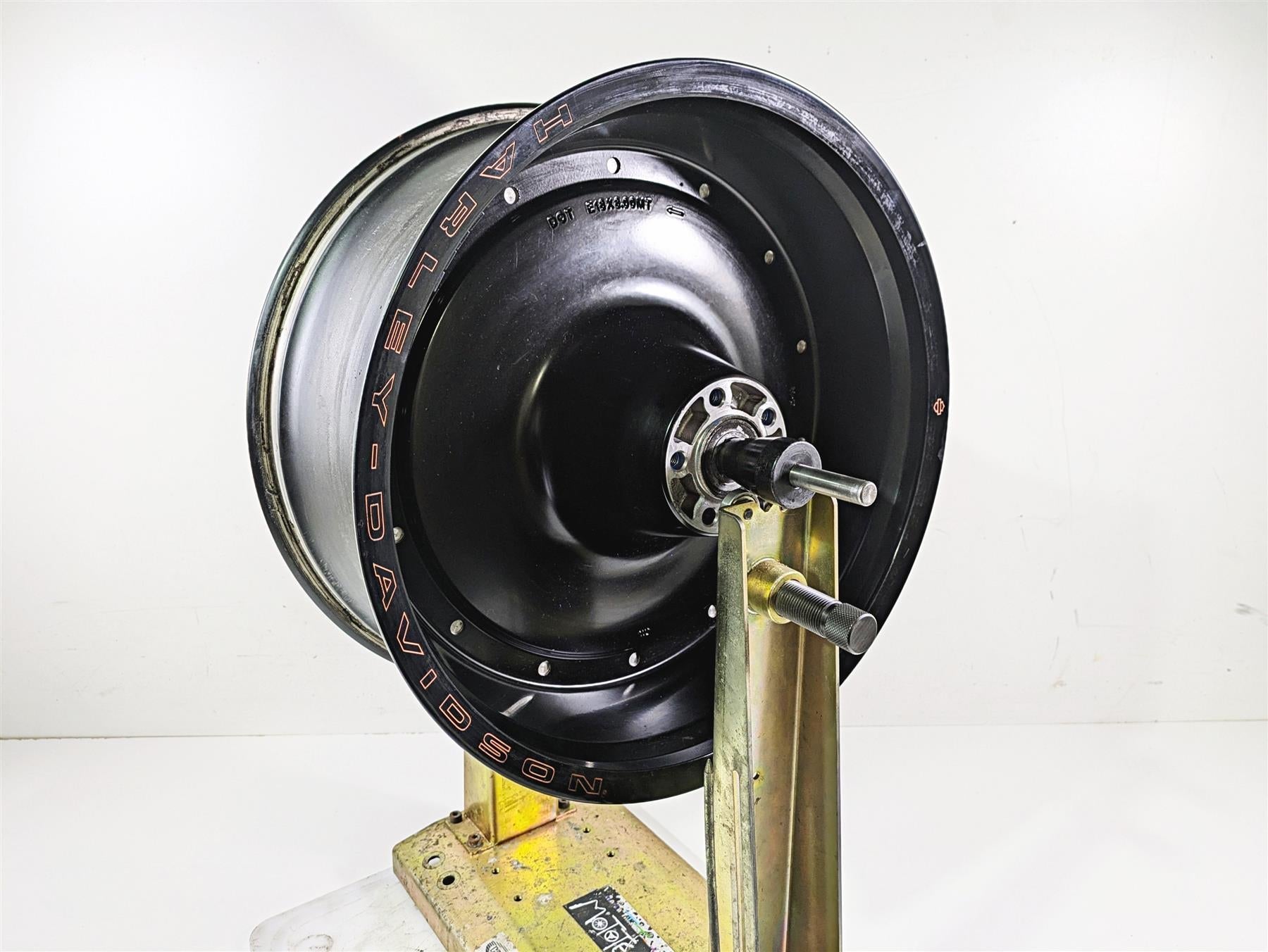 2019 Harley Softail FXDR 114 Straight Rear Wheel Rim 18x8 40900486 {{ shop.shopifyCountryName }} - Mototech271