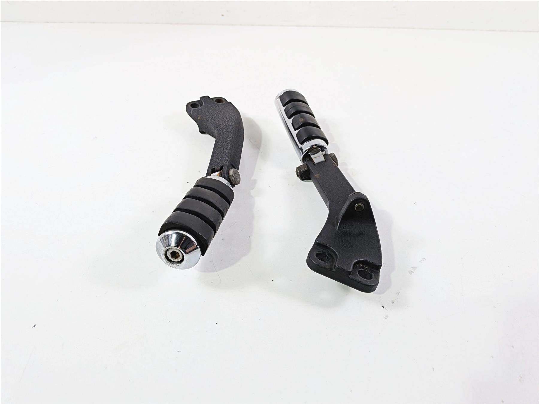 2007 Harley Dyna FXDB Street Bob Rear Passenger Footpeg Footrest Set {{ shop.shopifyCountryName }} - Mototech271