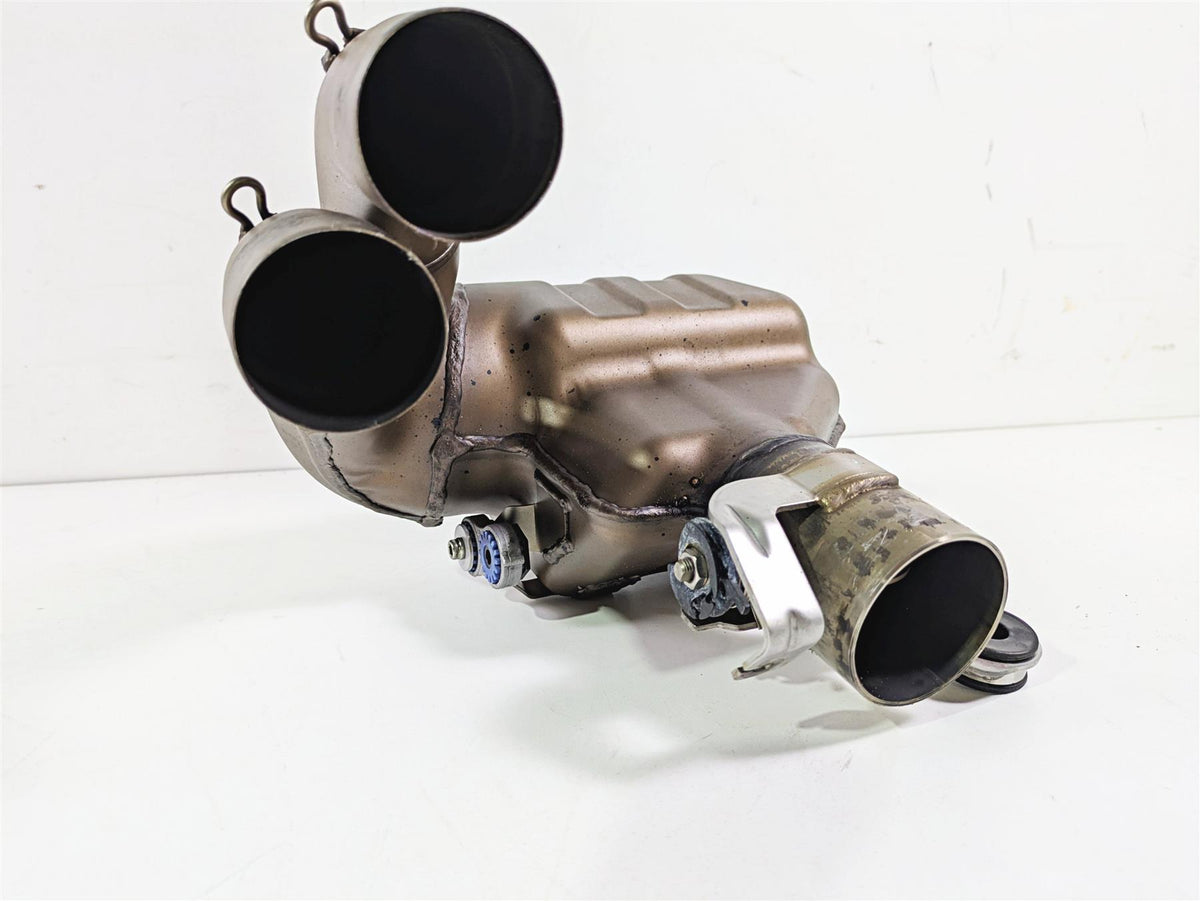 2022 Ducati Hypermotard 950 Exhaust Chamber & Header & Servo 57212111A {{ shop.shopifyCountryName }} - Mototech271