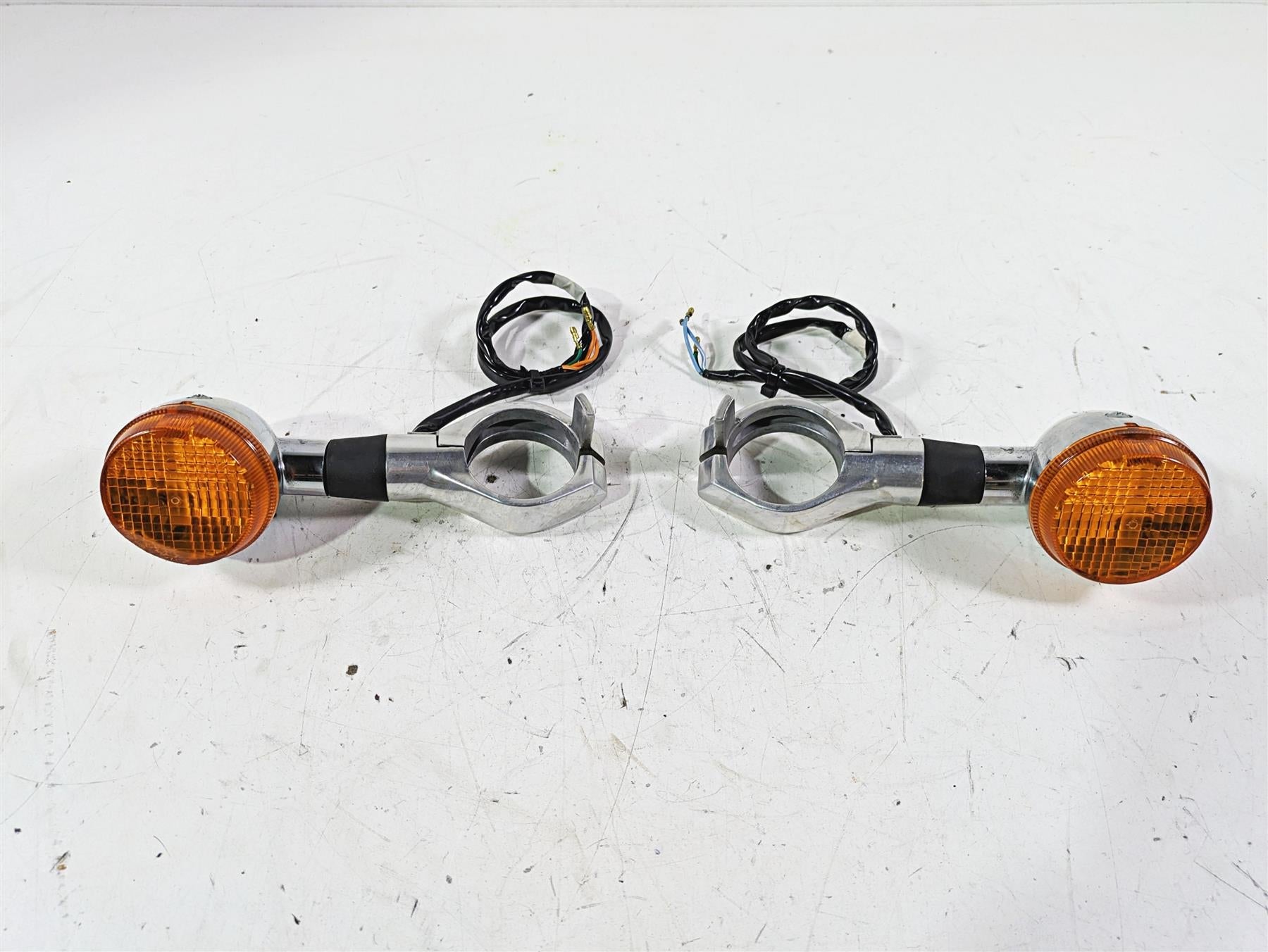 2002 Honda VTX1800 Retro Front Blinker & Clamp Set 33400-MBH-673 33450-MBH-673 {{ shop.shopifyCountryName }} - Mototech271