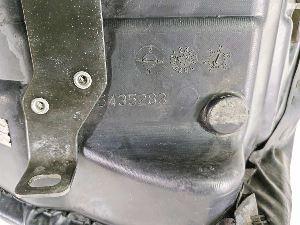 2004 Victory Kingpin Front Driver Rider Seat 2874599 2683237 {{ shop.shopifyCountryName }} - Mototech271