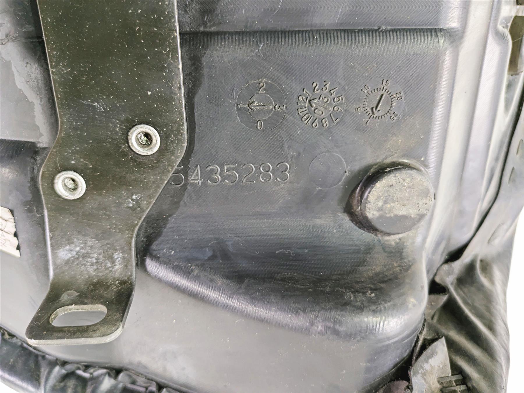 2004 Victory Kingpin Front Driver Rider Seat 2874599 2683237 {{ shop.shopifyCountryName }} - Mototech271