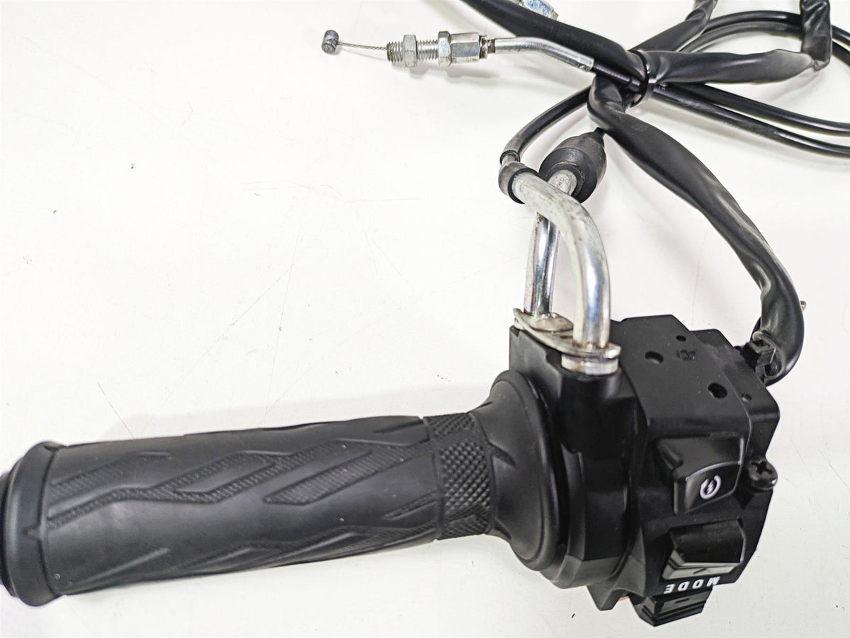 2018 Suzuki GSX1300 R Hayabusa Right Hand Throttle Control Switch 37200-15H10 {{ shop.shopifyCountryName }} - Mototech271
