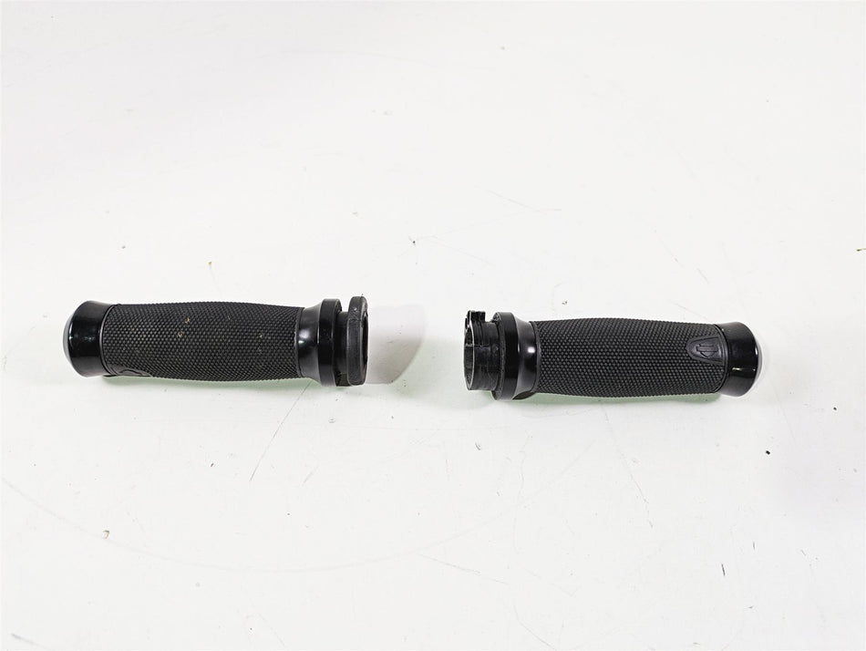 2015 Harley FXDF Dyna Fat Bob Get-A-Grip Hand Grip Set 56100008 {{ shop.shopifyCountryName }} - Mototech271