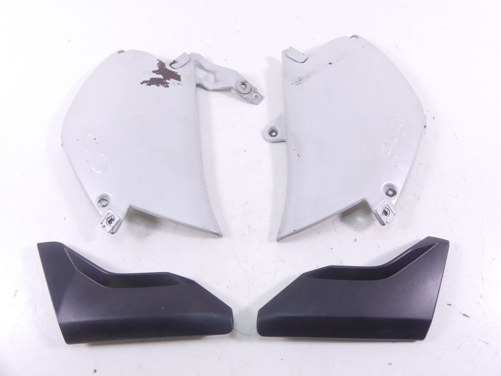 2005 BMW R1200GS K25 Between Leg Side Tank Trim Cover Panel Set -Read 4663767751 | Mototech271