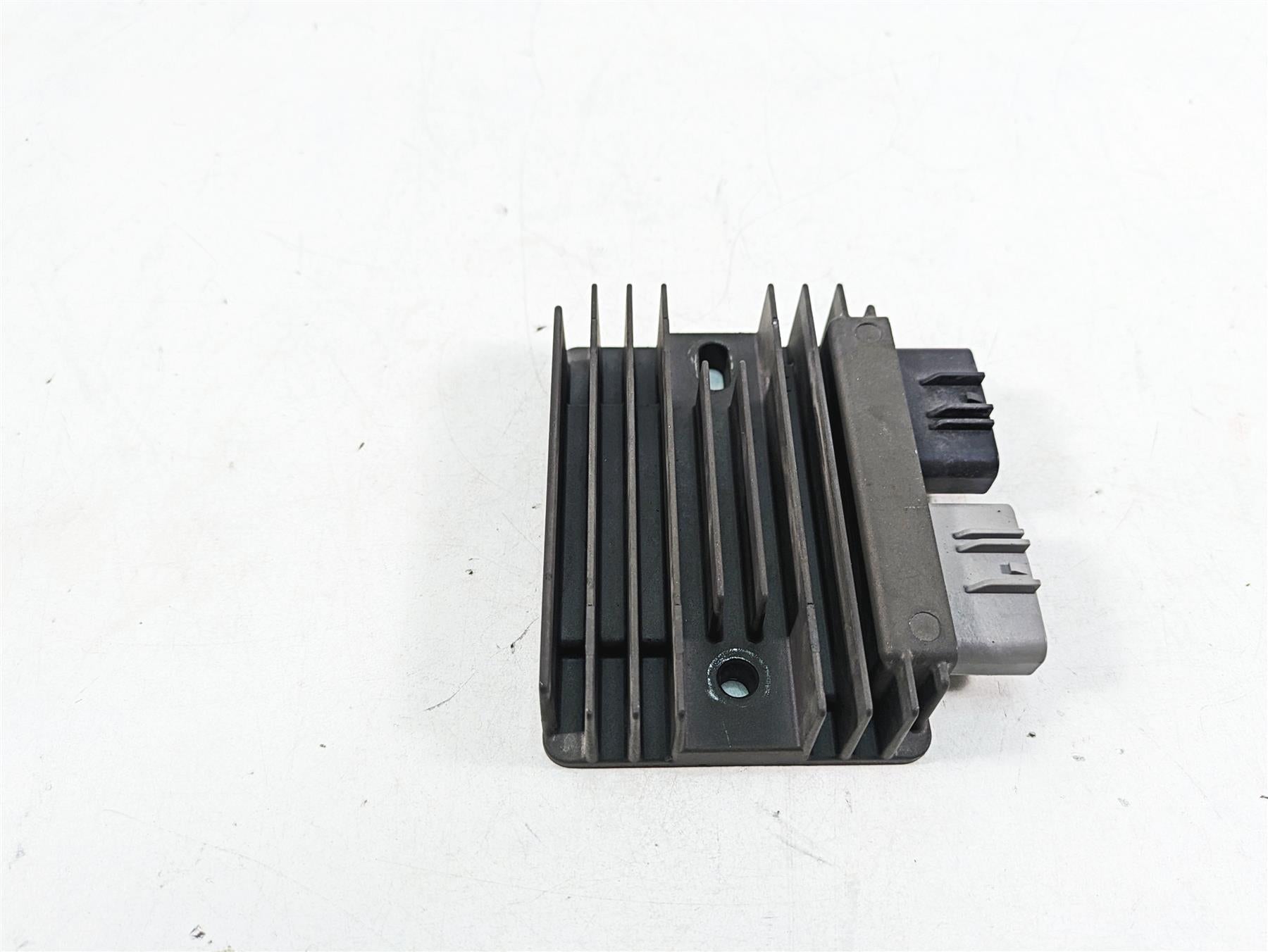 2021 Aprilia RS660 Rectifier Voltage Regulator SH870AA 1A012332 {{ shop.shopifyCountryName }} - Mototech271