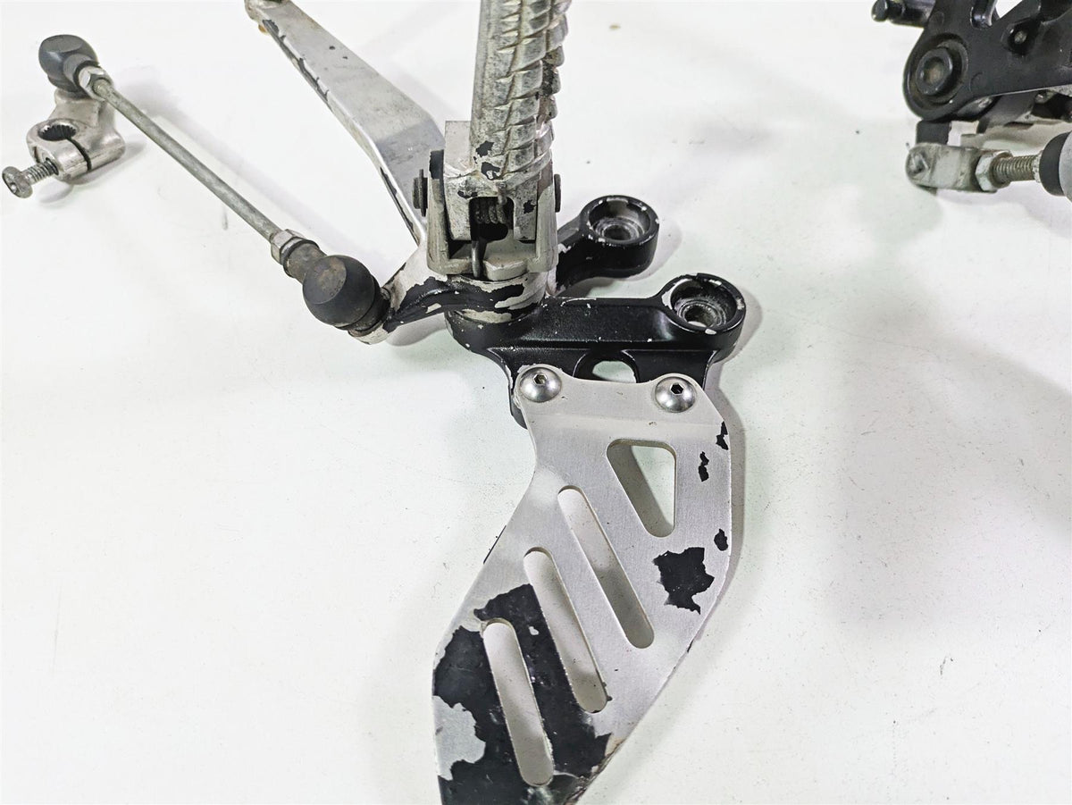 2006 Suzuki GSXR1000 K6 Front Left Right Footpeg Brake Master Set 43521-41G00 {{ shop.shopifyCountryName }} - Mototech271